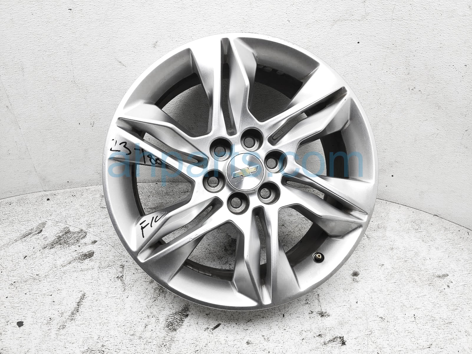 $225 Chevy FR/LH WHEEL / RIM - SILVER -note $225 Chevy FR/LH WHEEL / RIM - SILVER -note
