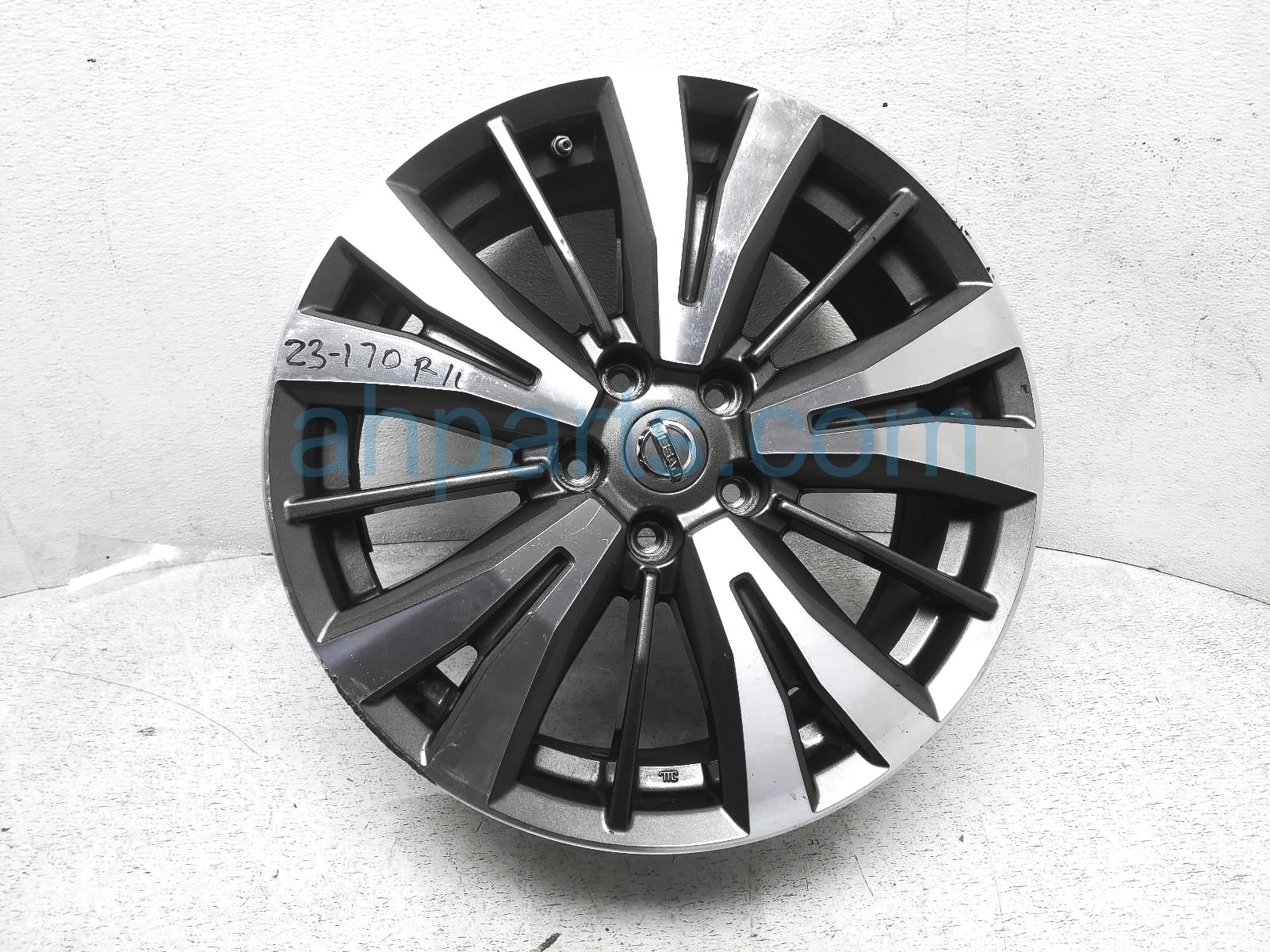 $79 Nissan RR/LH WHEEL / RIM - LIGHT CURB $79 Nissan RR/LH WHEEL / RIM - LIGHT CURB