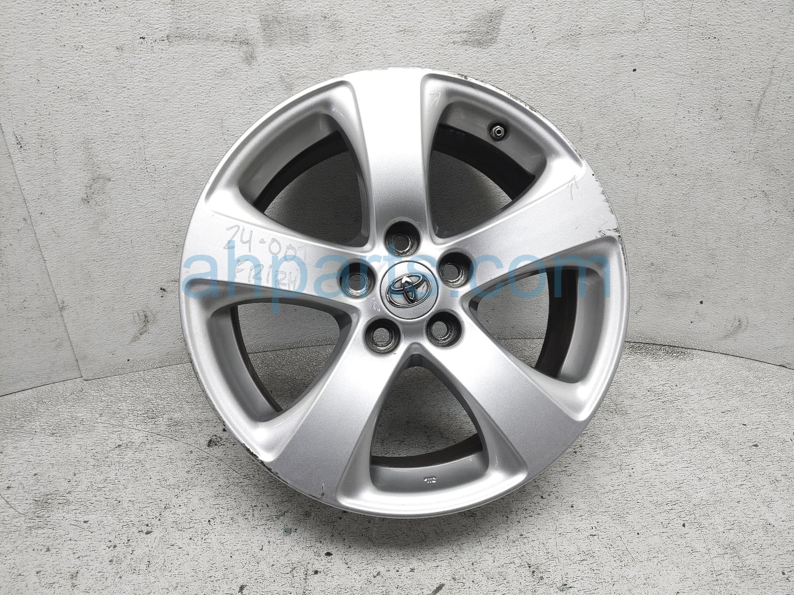 $69 Toyota FR/RH WHEEL / RIM $69 Toyota FR/RH WHEEL / RIM