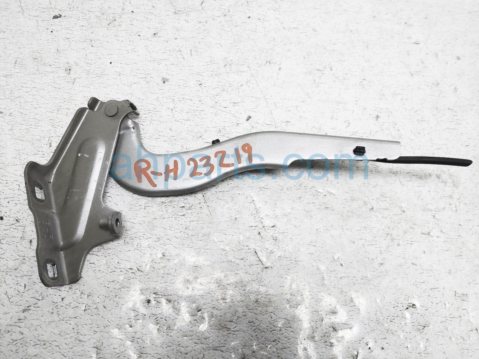 $30 Nissan RH HOOD HINGE - SILVER $30 Nissan RH HOOD HINGE - SILVER