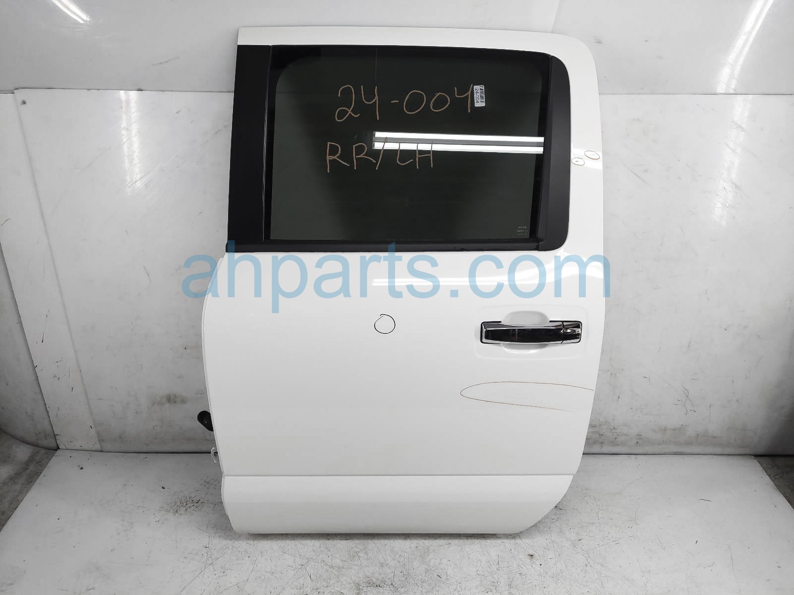 $650 Nissan RR/LH DOOR - WHITE - NO INSIDE TRIM $650 Nissan RR/LH DOOR - WHITE - NO INSIDE TRIM