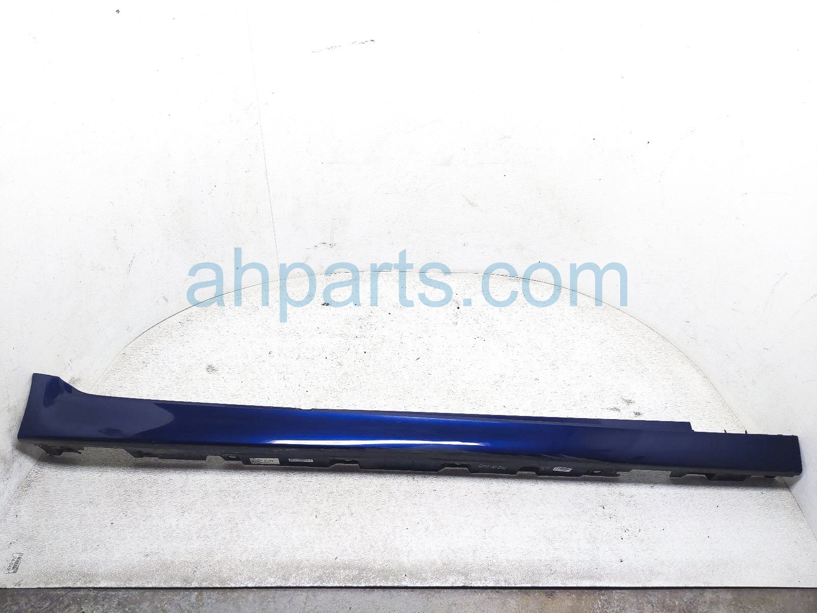 $125 BMW RH SIDE SKIRT / MOLDING - BLUE A76