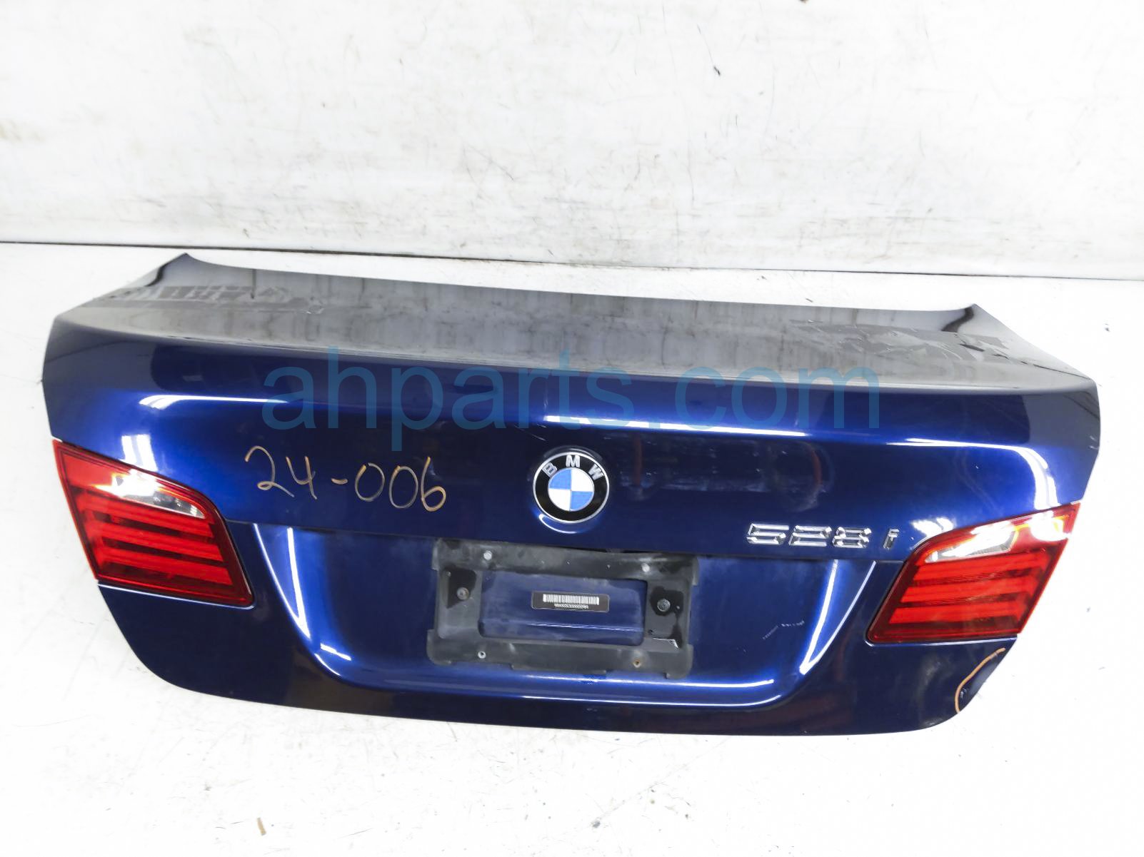 $195 BMW TRUNK / DECKLID - BLUE - DENT $195 BMW TRUNK / DECKLID - BLUE - DENT