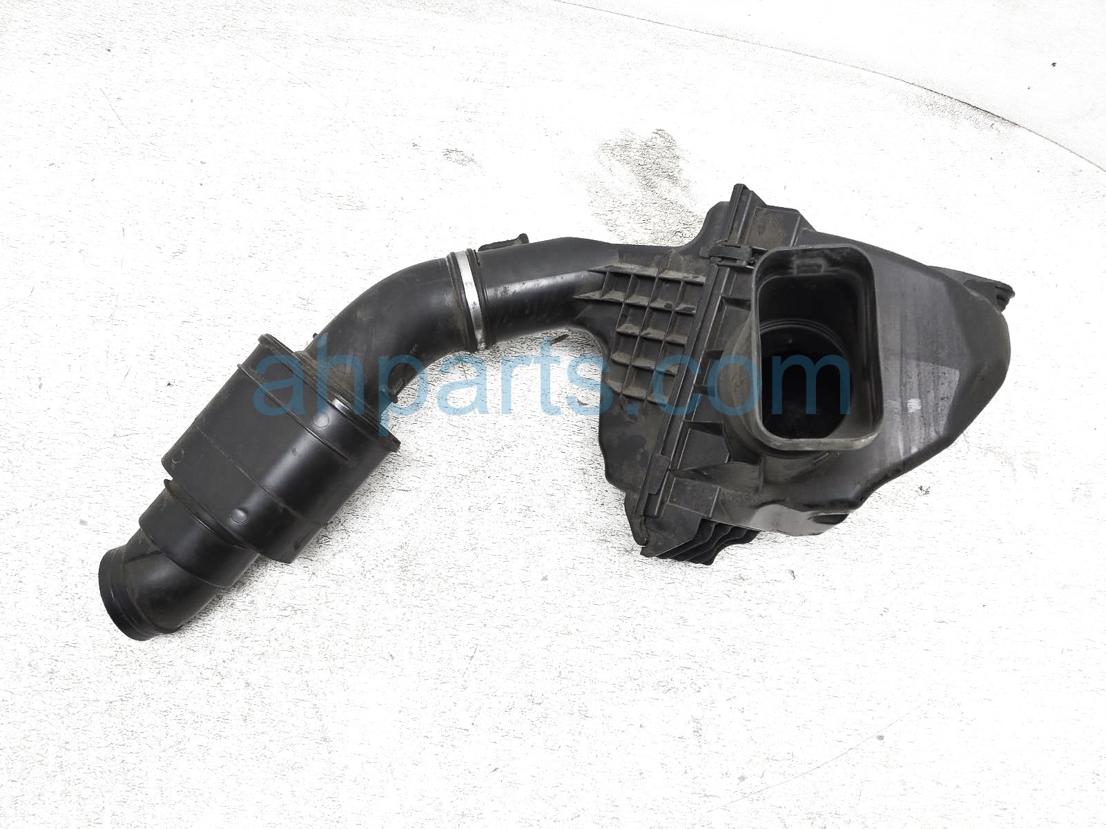 $75 BMW AIR CLEANER INTAKE BOX W/DUCT & TUBE $75 BMW AIR CLEANER INTAKE BOX W/DUCT & TUBE
