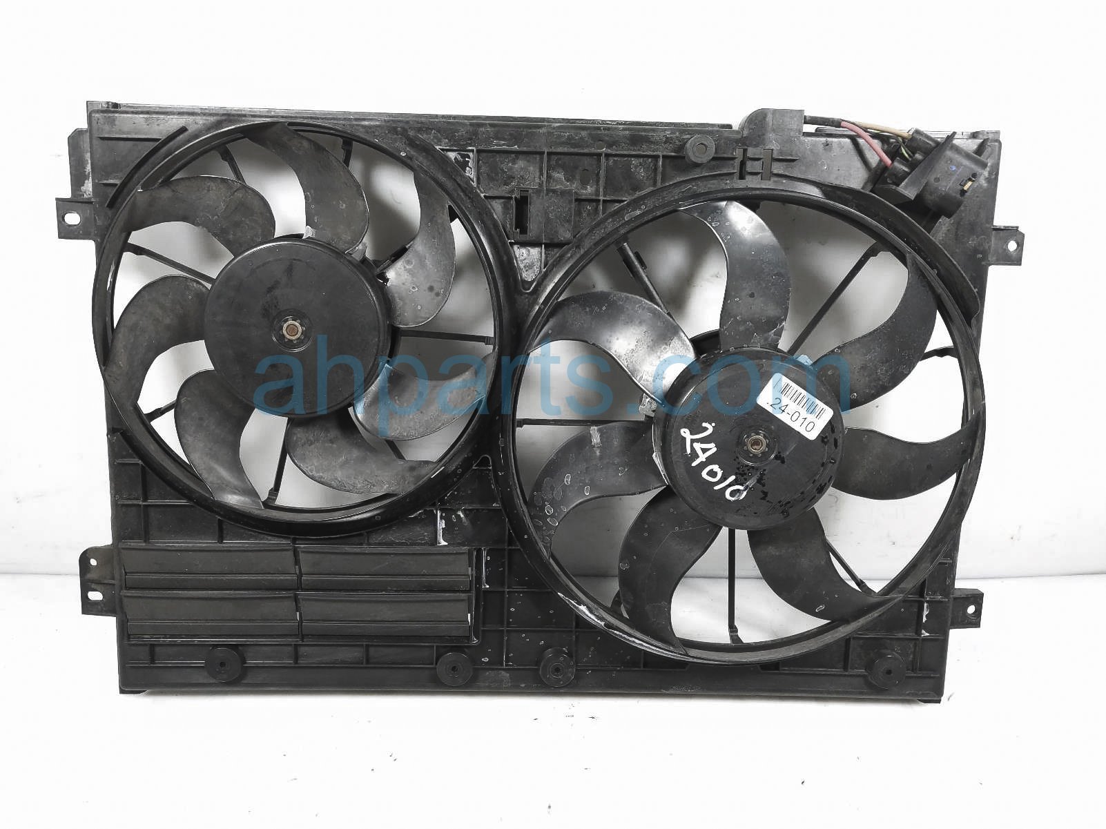 $249 Volkswagen RADIATOR FAN ASSEMBLY * $249 Volkswagen RADIATOR FAN ASSEMBLY *