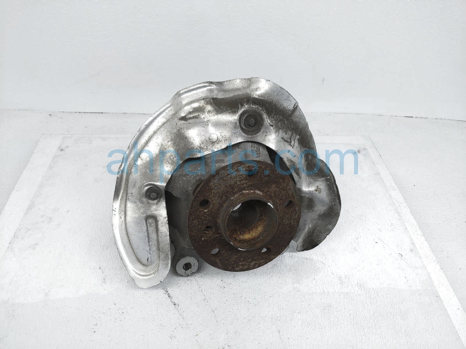 $100 BMW FR/LH SPINDLE KNUCKLE HUB $100 BMW FR/LH SPINDLE KNUCKLE HUB