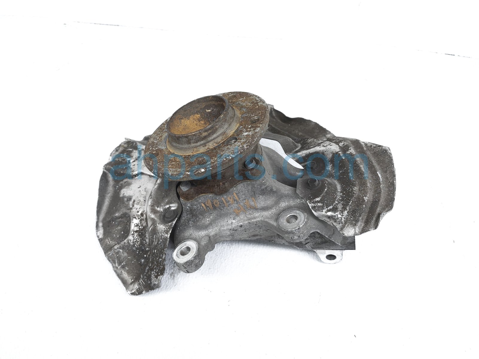 $75 BMW FR/RH SPINDLE KNUCKLE W/HUB $75 BMW FR/RH SPINDLE KNUCKLE W/HUB