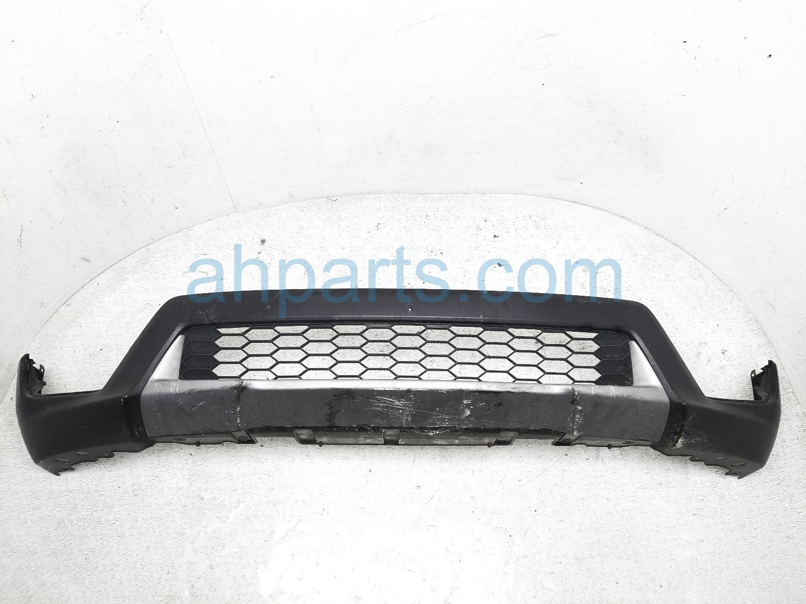 Genuine OEM Honda Front Bumper Hole Cover – Right Side (Passenger) For 2016-2018 Pilot #71102-TG7-A00