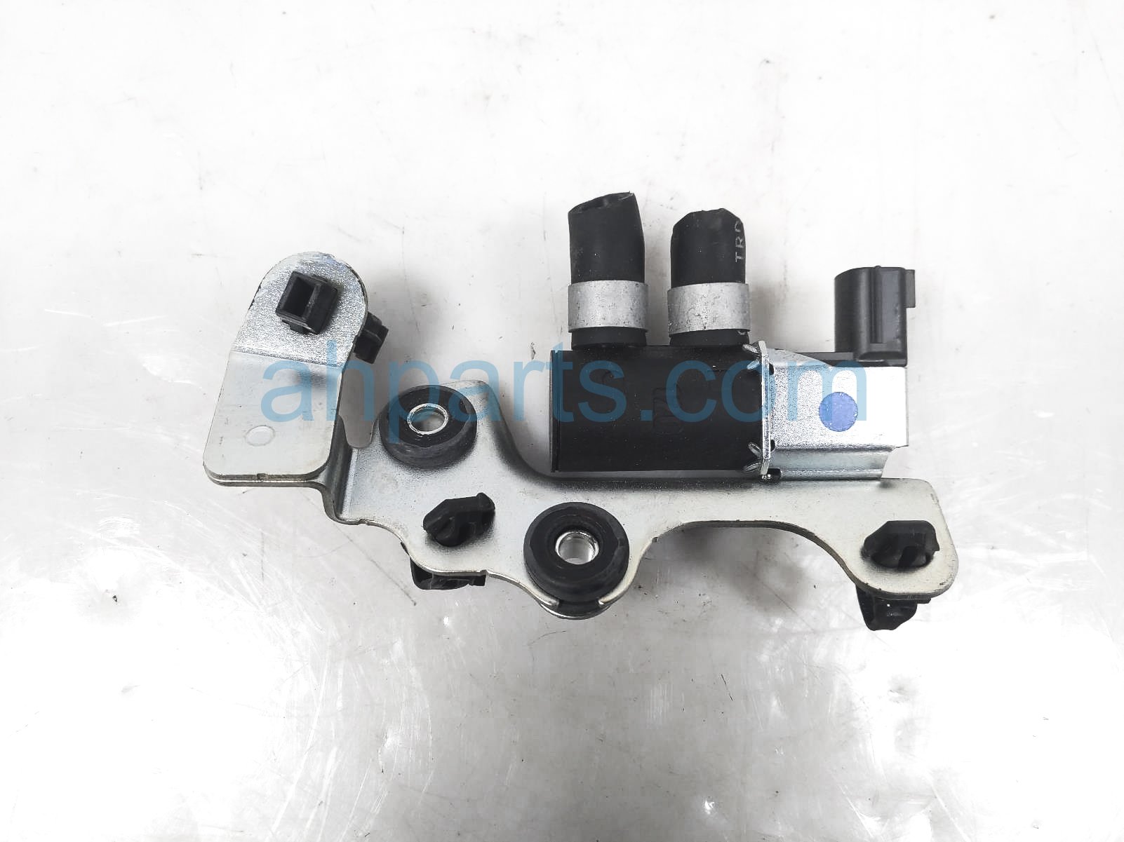 thumbnail image 2 of Labwork Vapor Canister Purge Valve 14930-EN200 For Nissan Sentra Versa 2 of 5