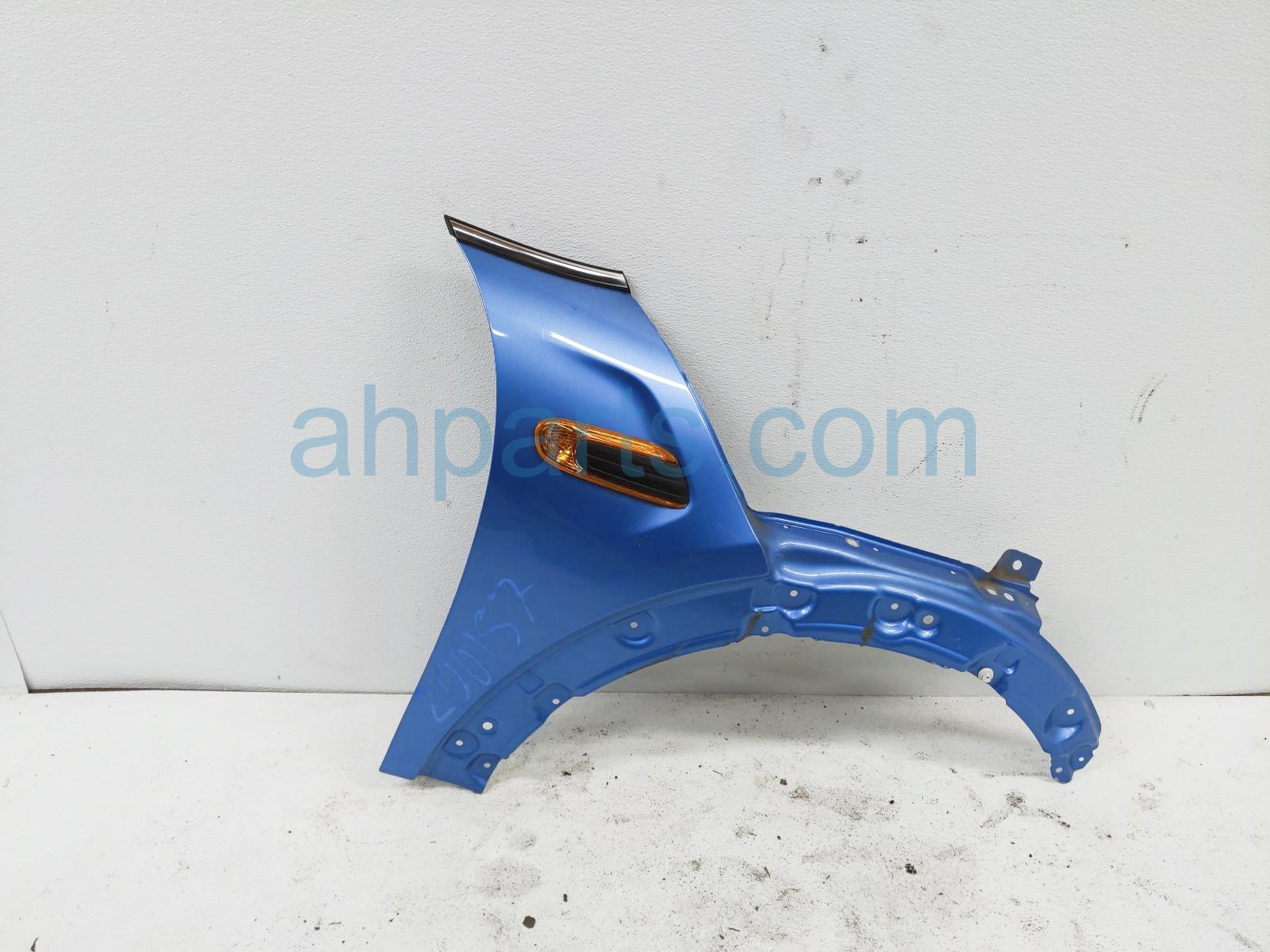 $150 BMW RH FENDER - BLUE $150 BMW RH FENDER - BLUE