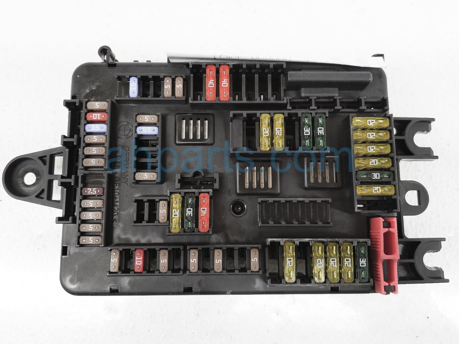 $45 BMW REAR POWER DISTRIBUTOR BOX - 2.0L $45 BMW REAR POWER DISTRIBUTOR BOX - 2.0L