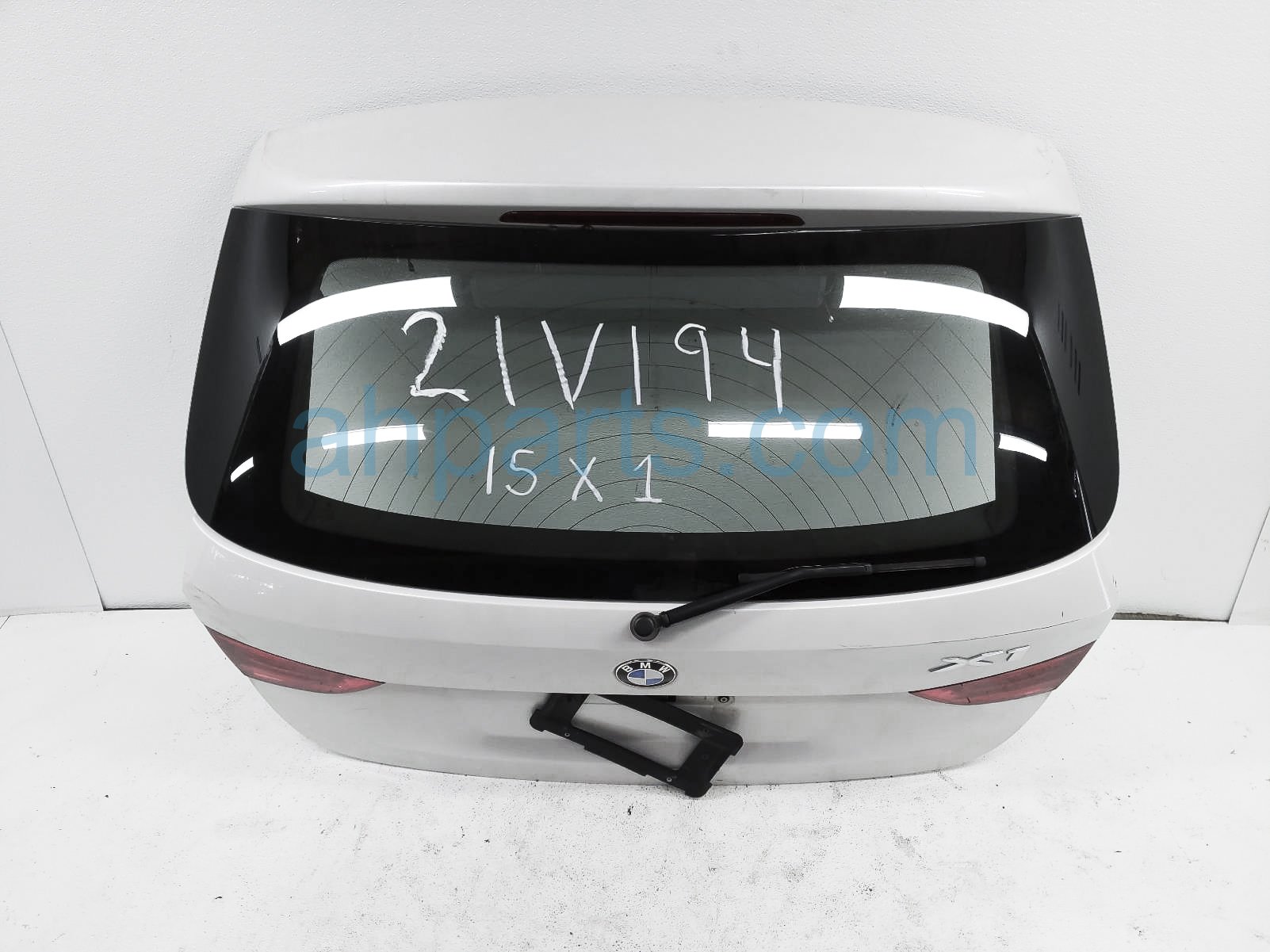 $450 BMW REAR TAIL GATE / LIFT GATE - WHITE $450 BMW REAR TAIL GATE / LIFT GATE - WHITE