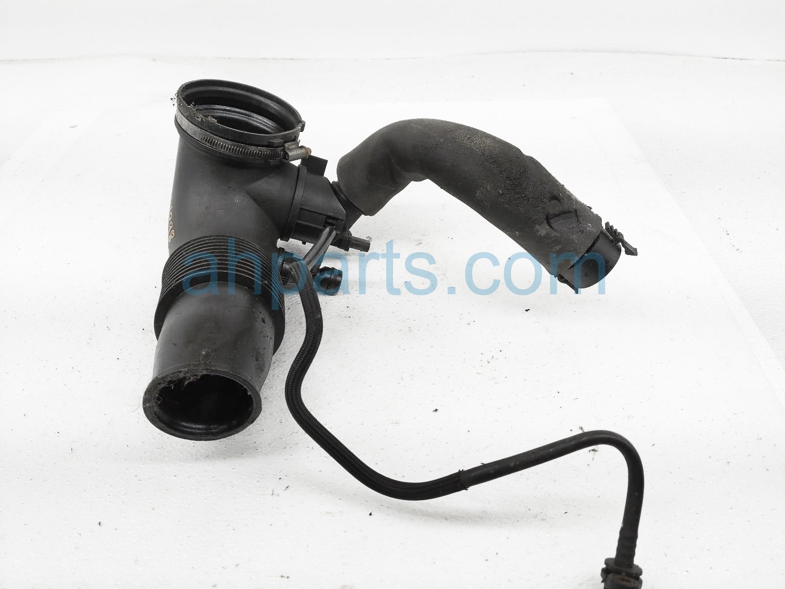 Labwork Air Inlet Intake Duct Hose For BMW 320i 328i 428i 528i X1 X3 X4 2.0L - 13717605638