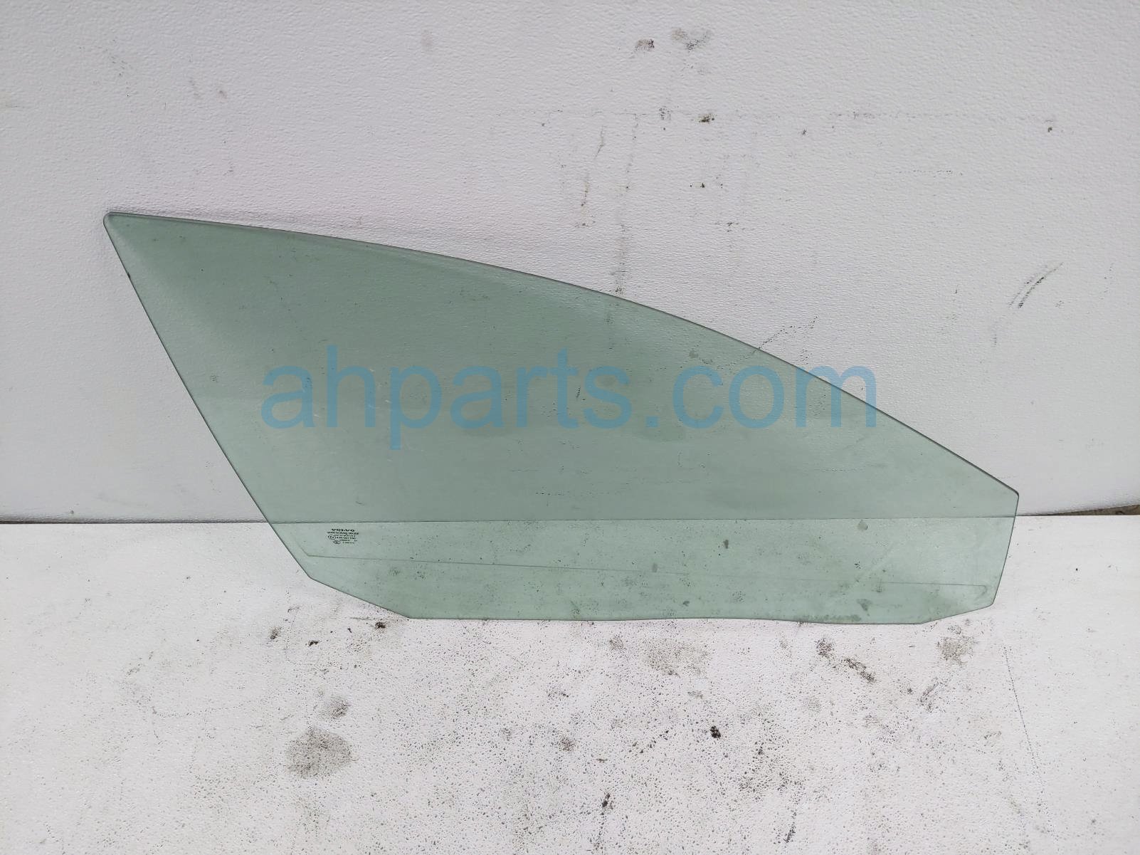 $70 Volvo FR/RH DOOR GLASS WINDOW $70 Volvo FR/RH DOOR GLASS WINDOW