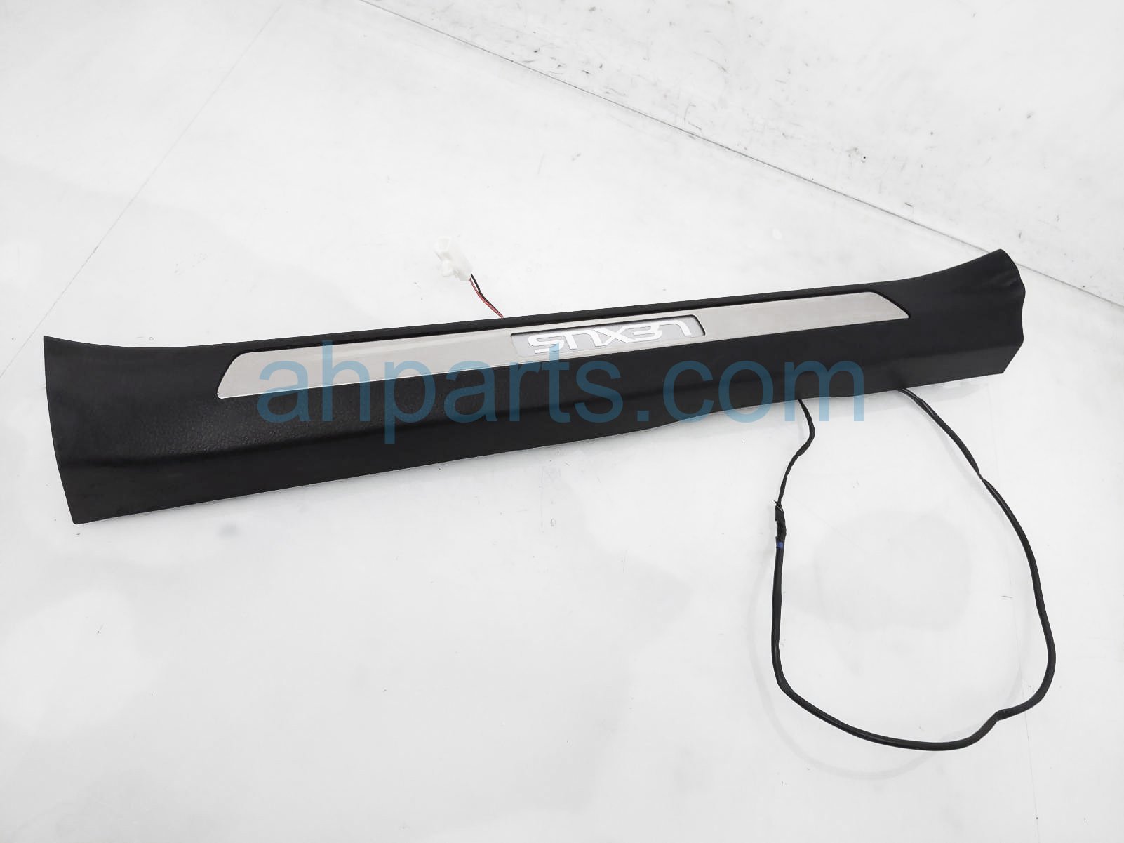 $100 Lexus FR/RH DOOR SILL TRIM W/LIGHT $100 Lexus FR/RH DOOR SILL TRIM W/LIGHT