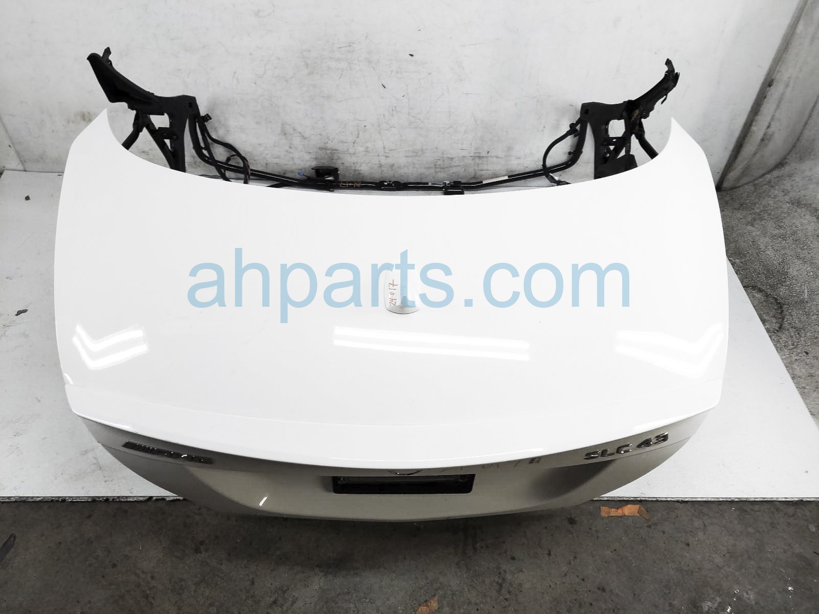 $1700 Mercedes TRUNK / DECKLID - WHITE $1700 Mercedes TRUNK / DECKLID - WHITE