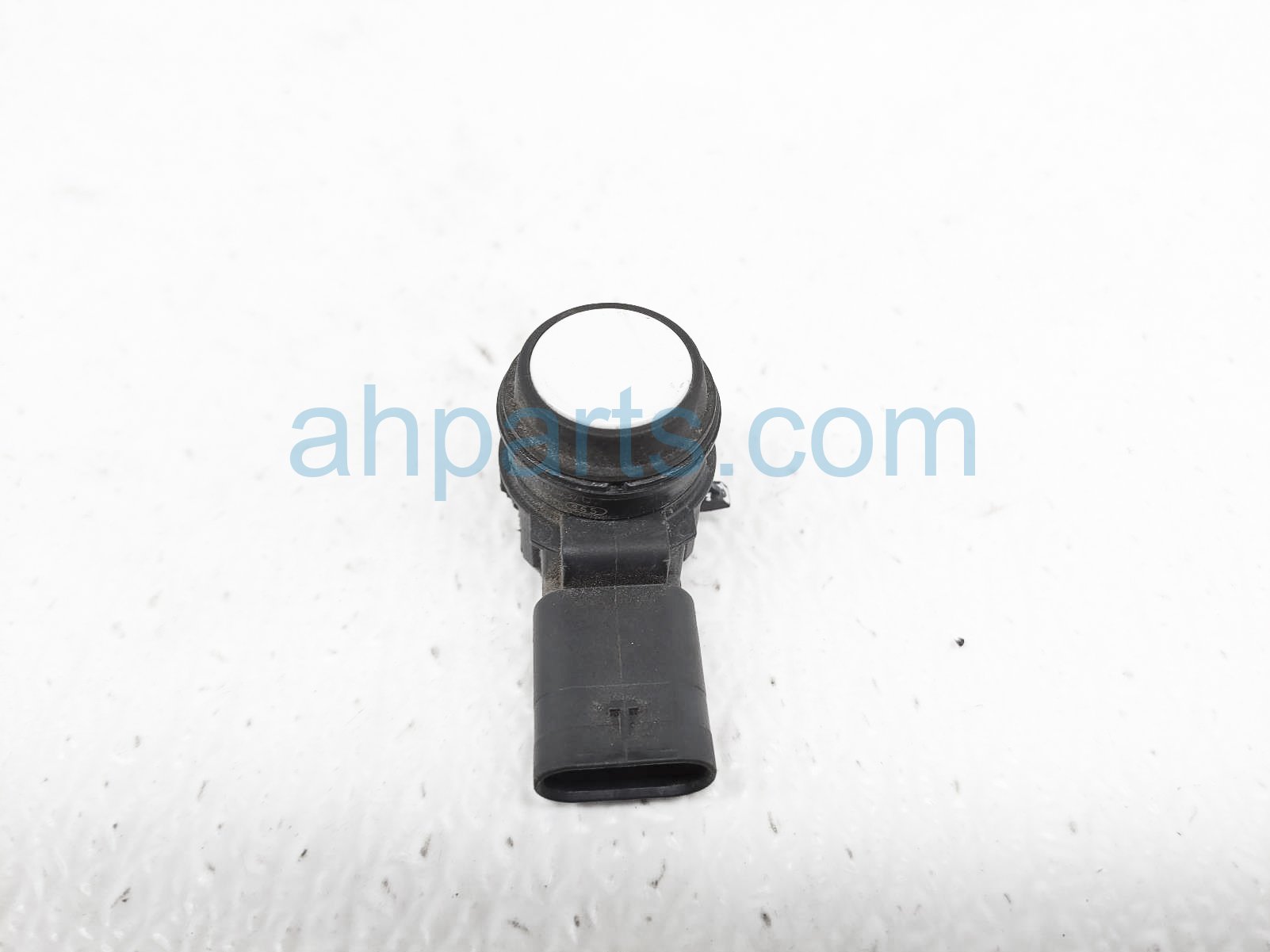 $50 BMW SINGLE PARKING SENSOR - WHITE