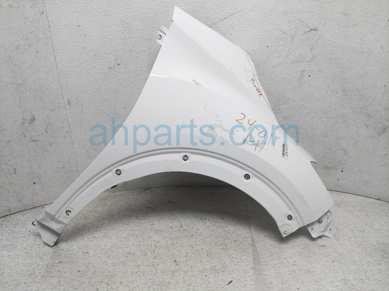 $165 Nissan RH FENDER - WHITE $165 Nissan RH FENDER - WHITE