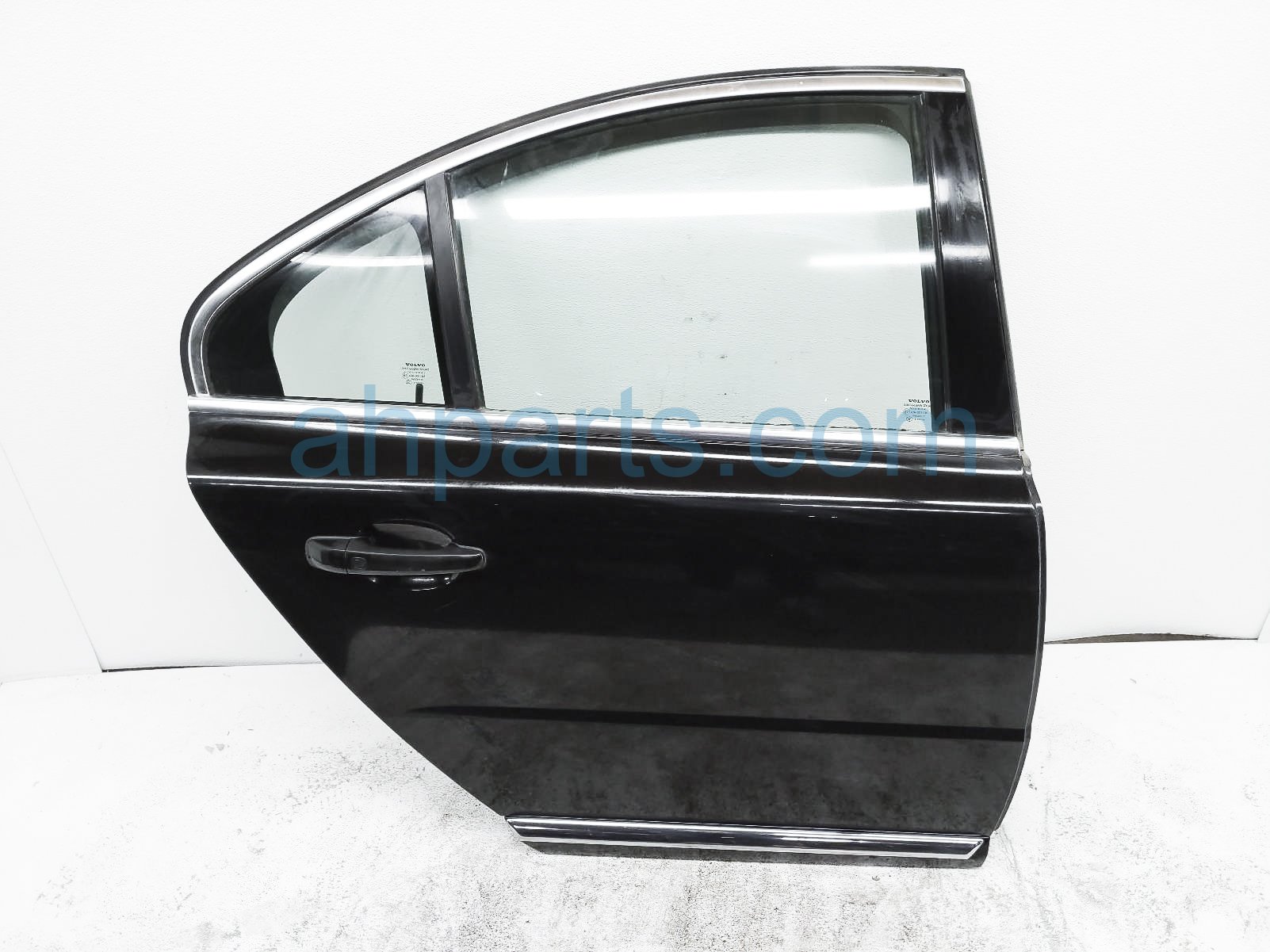 $225 Volvo RR/RH DOOR - BLACK $225 Volvo RR/RH DOOR - BLACK