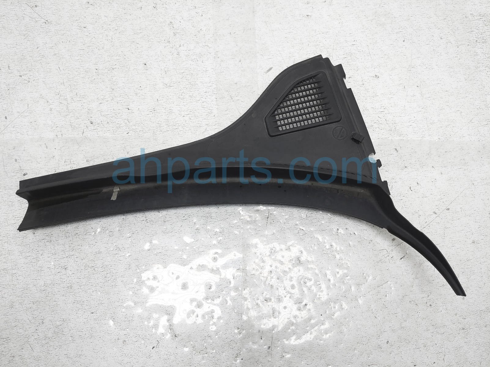 $40 Volkswagen RH WINDSHIELD COWL PANEL $40 Volkswagen RH WINDSHIELD COWL PANEL