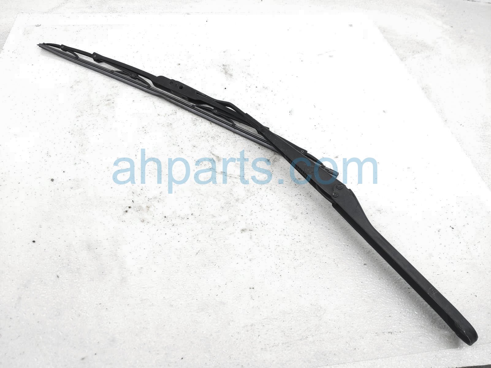 $25 BMW RH WINDSHIELD WIPER ARM (WITH BLADE) $25 BMW RH WINDSHIELD WIPER ARM (WITH BLADE)