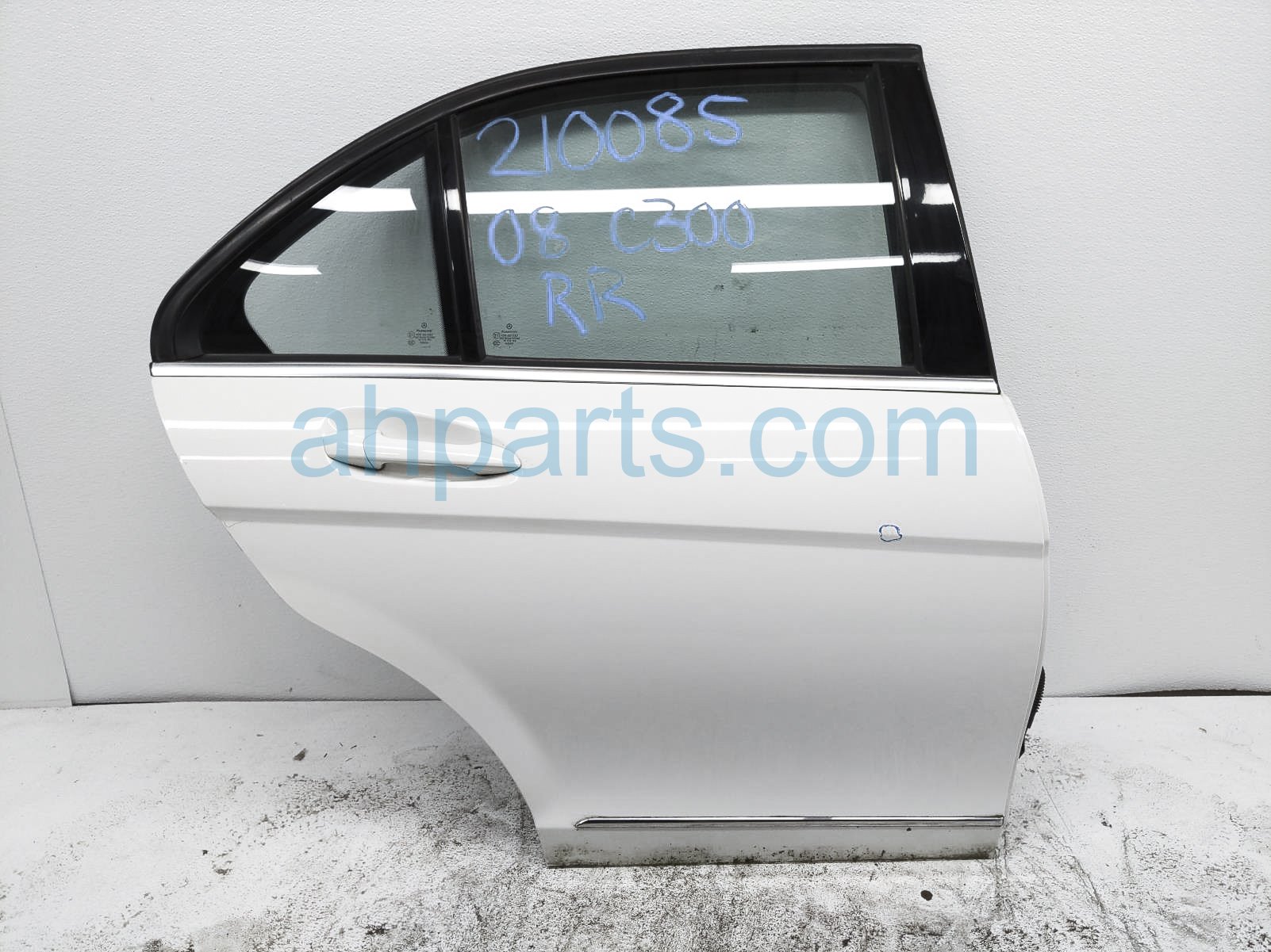 $350 Mercedes RR/RH DOOR - WHITE NO INSIDE TRIM
