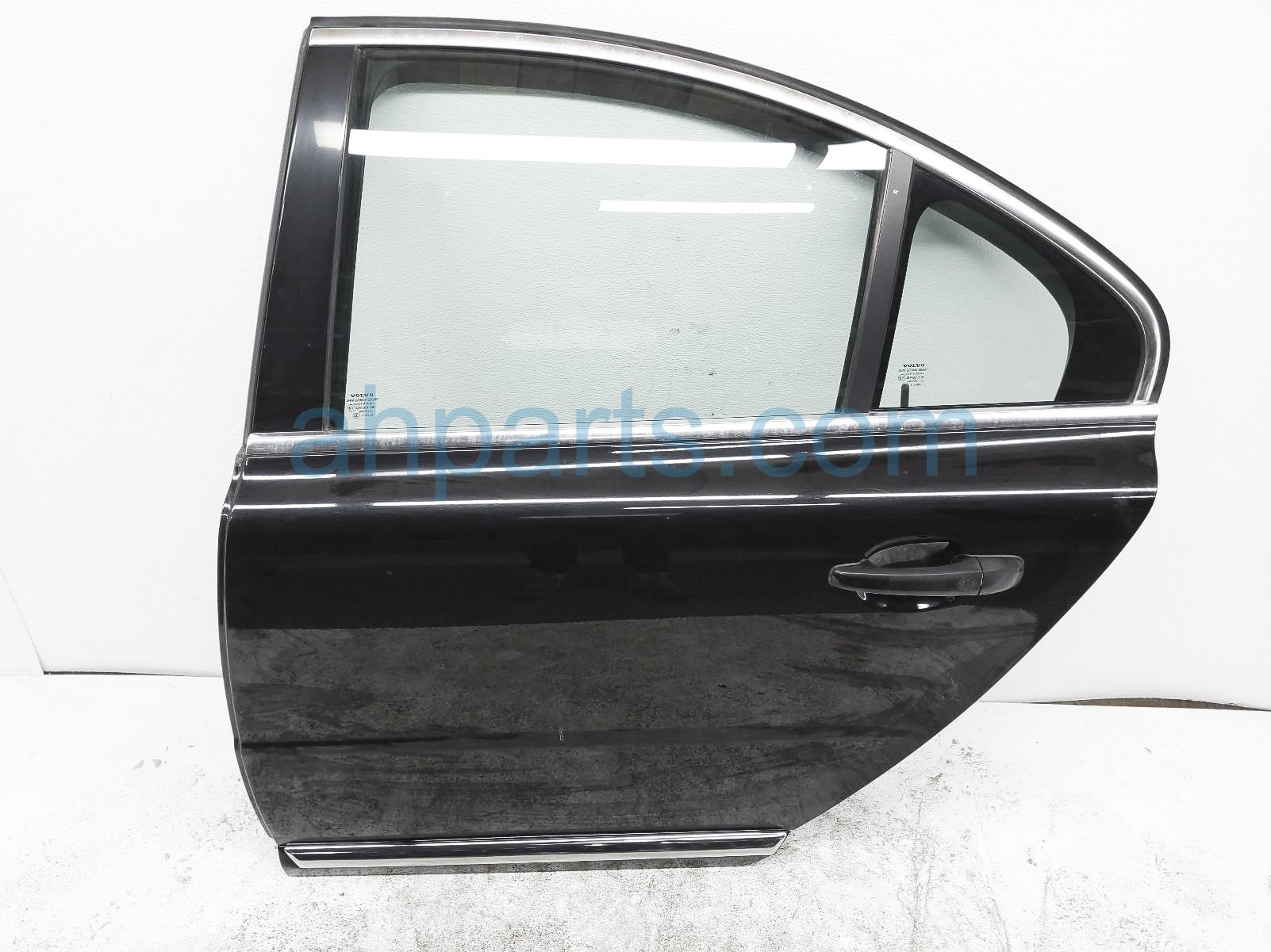 $200 Volvo RR/LH DOOR - BLACK NO INSIDE TRIM $200 Volvo RR/LH DOOR - BLACK NO INSIDE TRIM