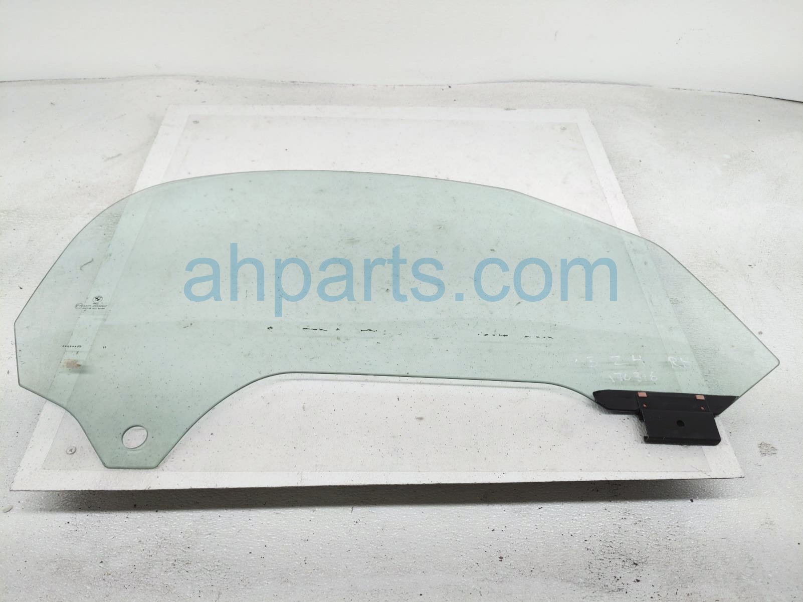 $50 BMW RH DOOR GLASS WINDOW $50 BMW RH DOOR GLASS WINDOW