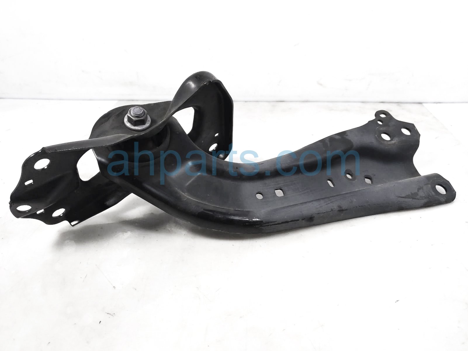 $100 Lexus RR/LH TRAILING CONTROL ARM $100 Lexus RR/LH TRAILING CONTROL ARM