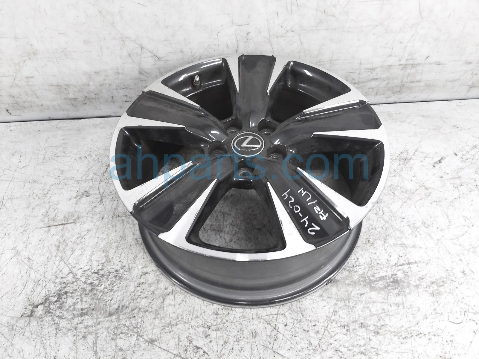 $300 Lexus FR/LH WHEEL / RIM