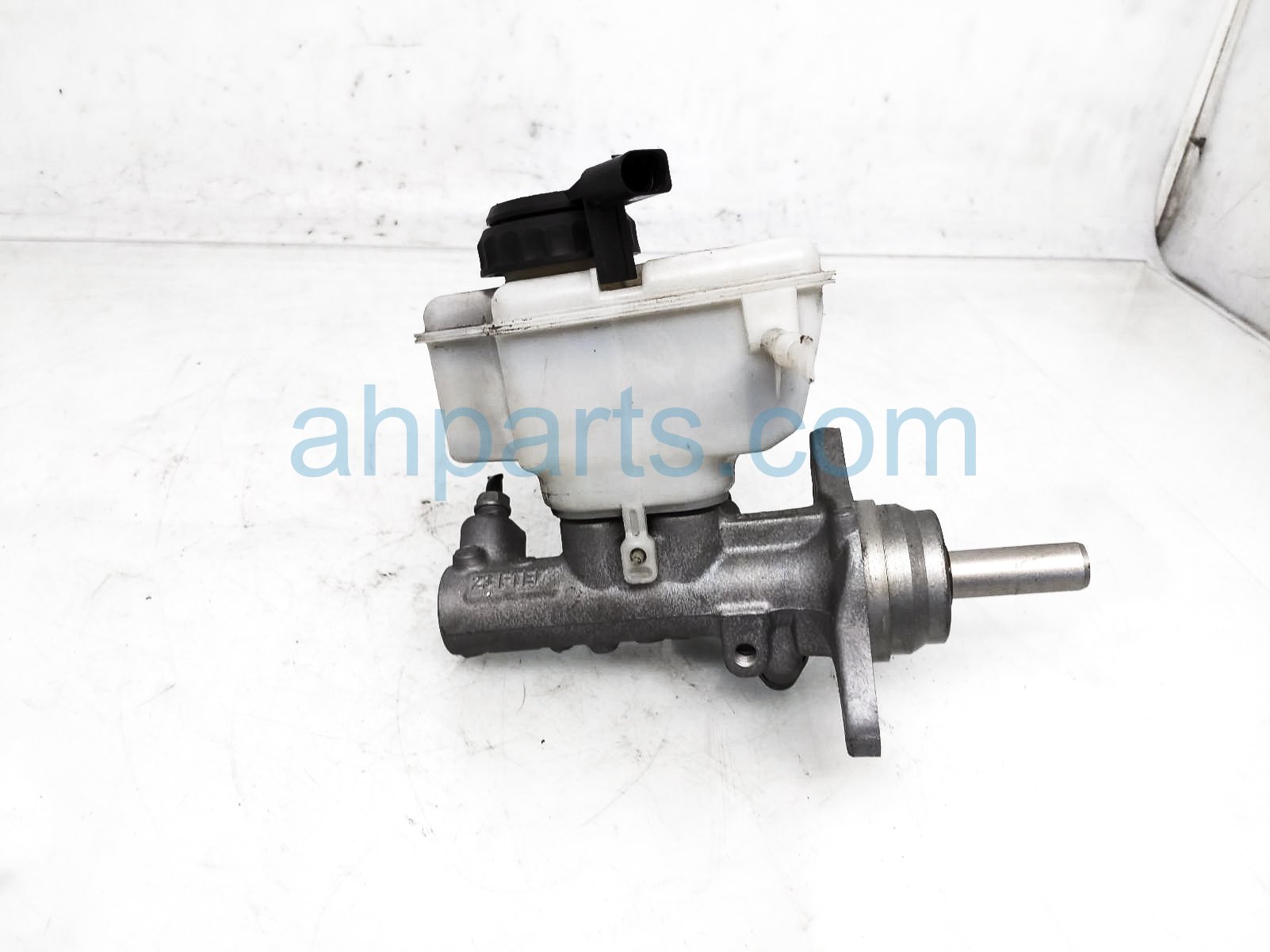 $75 Volkswagen MASTER CYLINDER W/RESERVOIR TANK $75 Volkswagen MASTER CYLINDER W/RESERVOIR TANK