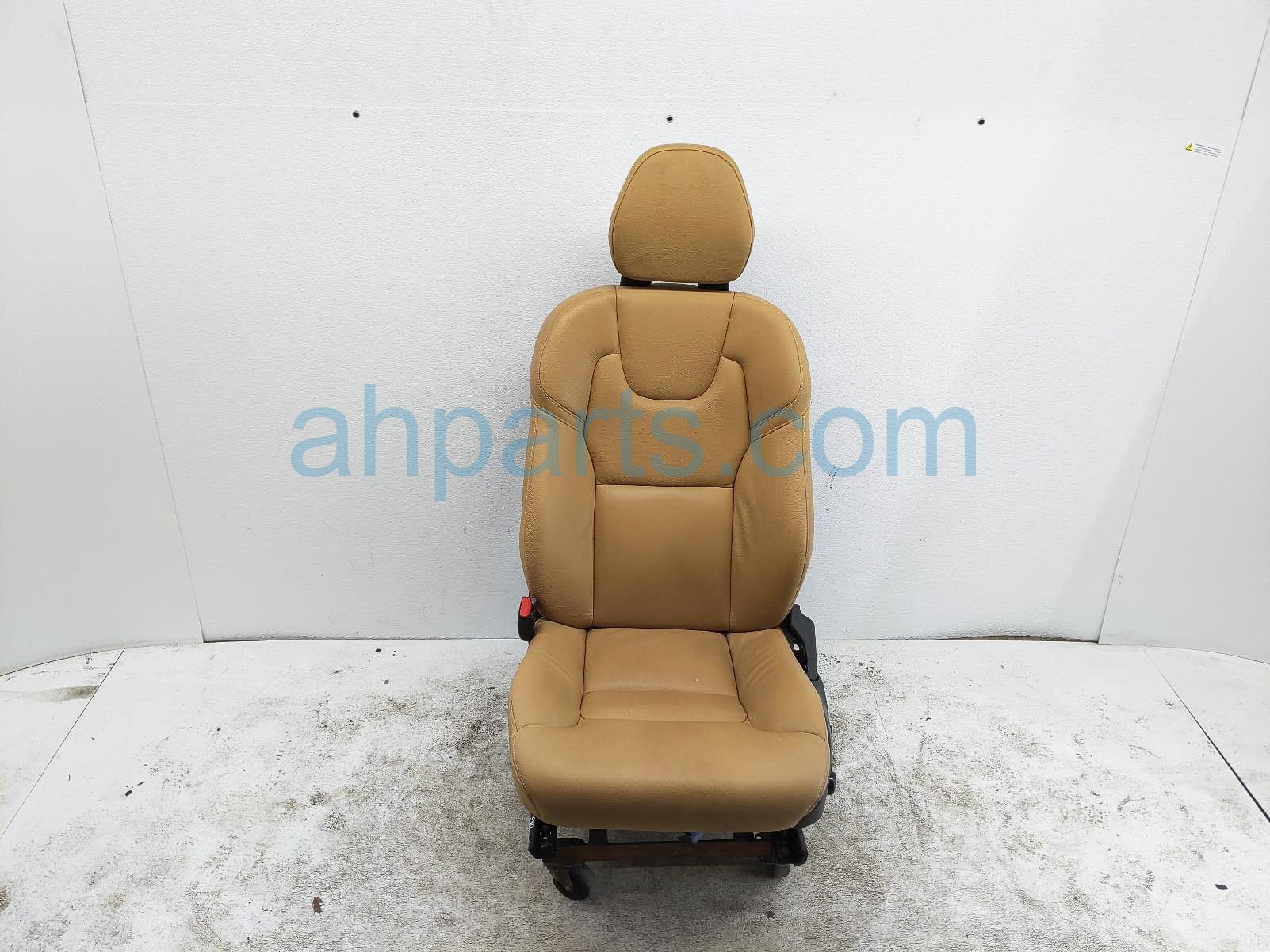 $299 Volvo FR/LH SEAT ASSY - BROWN LEATHER $299 Volvo FR/LH SEAT ASSY - BROWN LEATHER