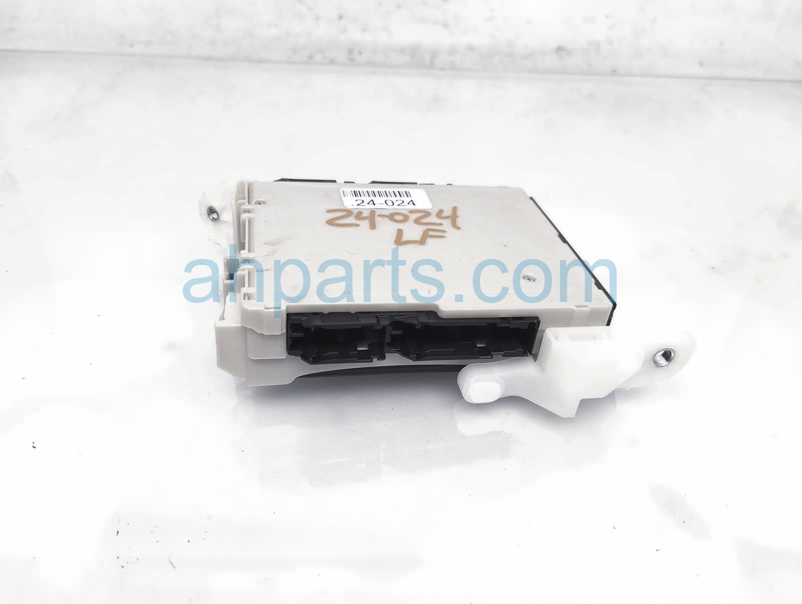 $200 Lexus LH CABIN MULTIPLEX JUNCTION FUSE BOX $200 Lexus LH CABIN MULTIPLEX JUNCTION FUSE BOX