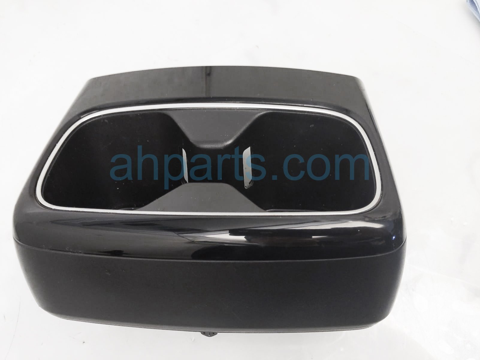 $50 Kia REAR CONSOLE CUP HOLDER ASSY $50 Kia REAR CONSOLE CUP HOLDER ASSY