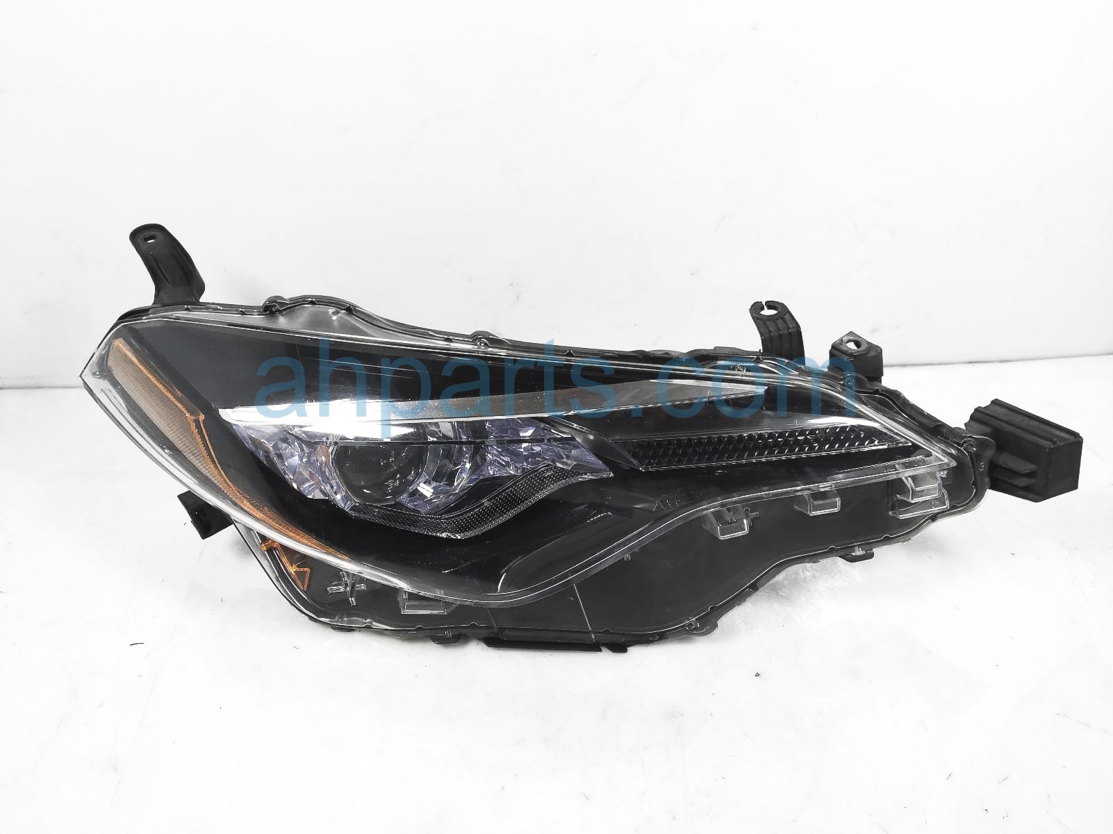 $450 Toyota RH HEAD LAMP / LIGHT $450 Toyota RH HEAD LAMP / LIGHT