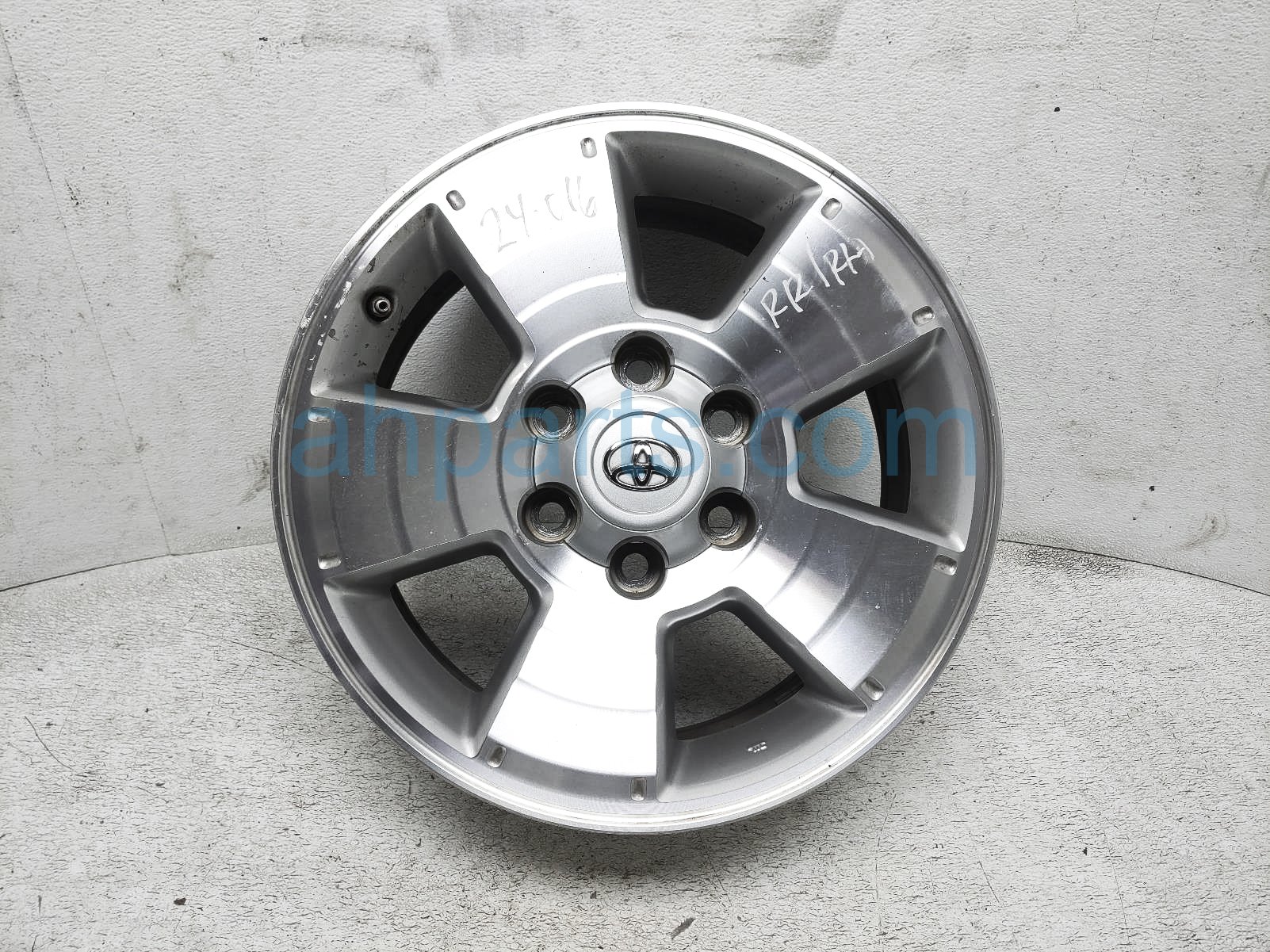 $100 Toyota RR/RH WHEEL / RIM $100 Toyota RR/RH WHEEL / RIM