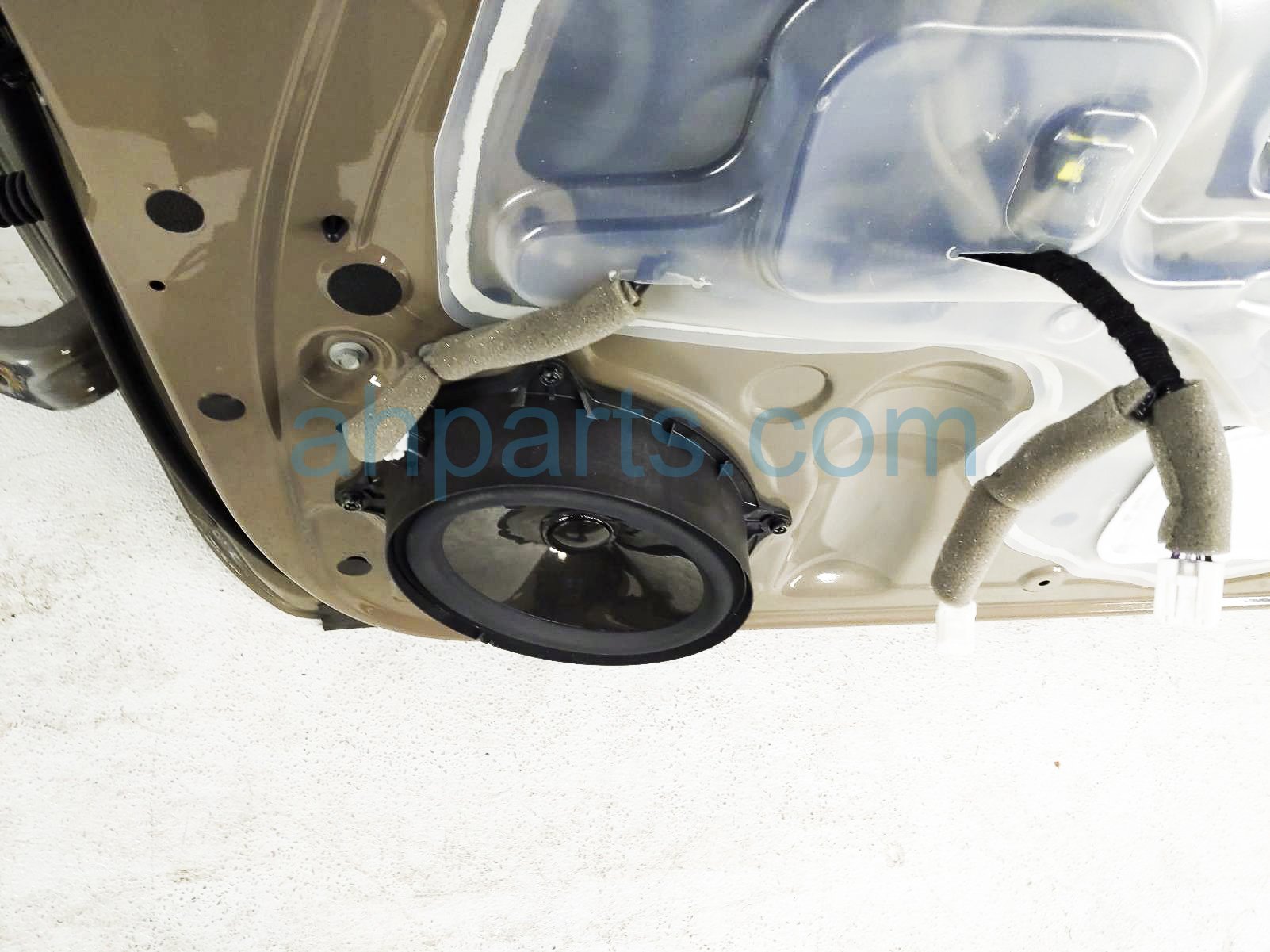 $1099 Nissan FR/RH DOOR - BROWN - NO MIRROR/TRIM* $1099 Nissan FR/RH DOOR - BROWN - NO MIRROR/TRIM*