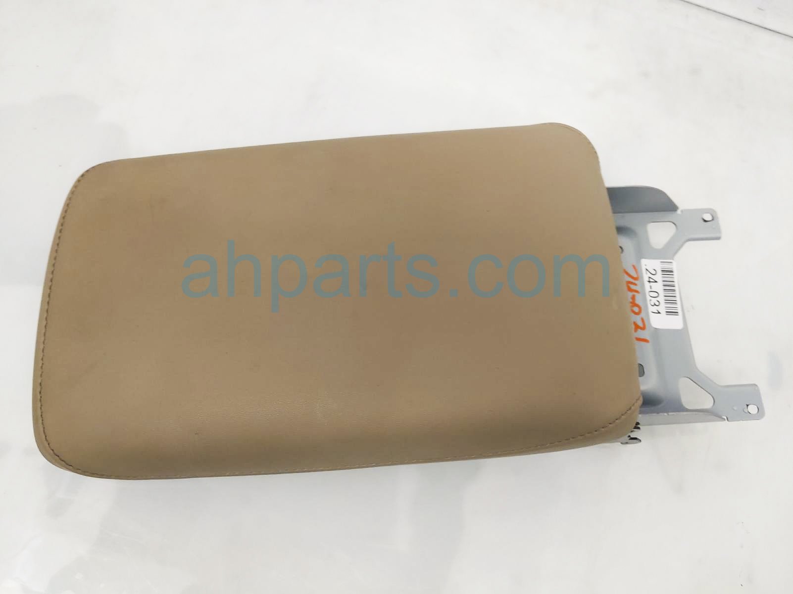 $75 Subaru CENTER CONSOLE LID / ARM REST- BEIGE $75 Subaru CENTER CONSOLE LID / ARM REST- BEIGE