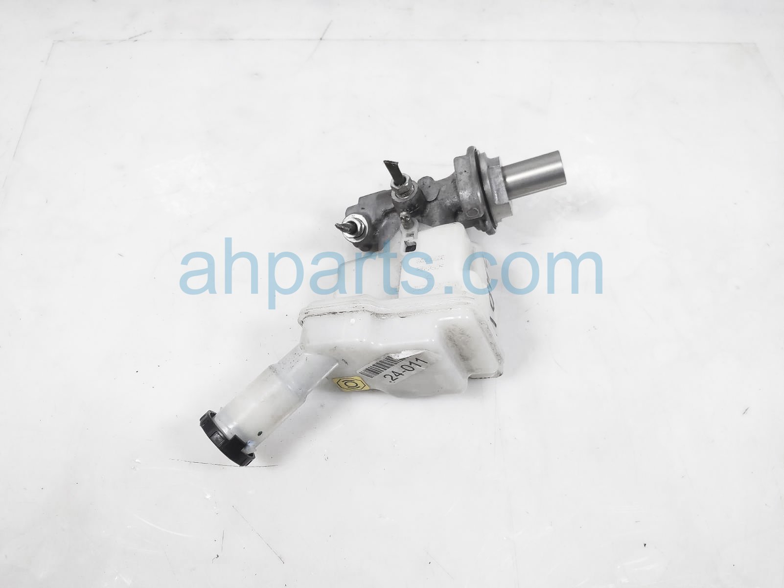 $70 Nissan BRAKE MASTER CYLINDER W/RESERVOIR $70 Nissan BRAKE MASTER CYLINDER W/RESERVOIR