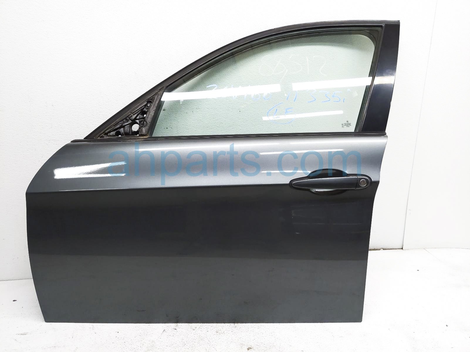 $170 BMW FR/LH DOOR - GREEN NO MIRROR & TRIM $170 BMW FR/LH DOOR - GREEN NO MIRROR & TRIM