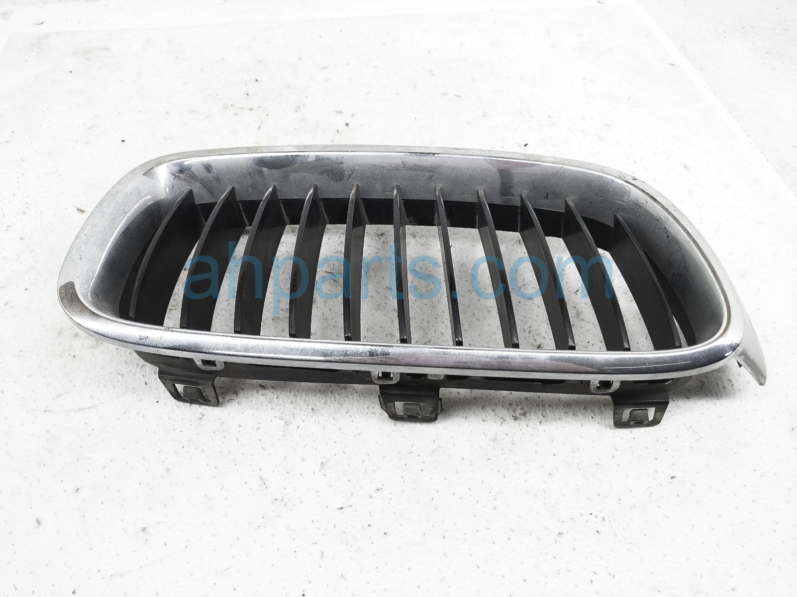 $40 BMW RH UPPER CENTER GRILLE $40 BMW RH UPPER CENTER GRILLE