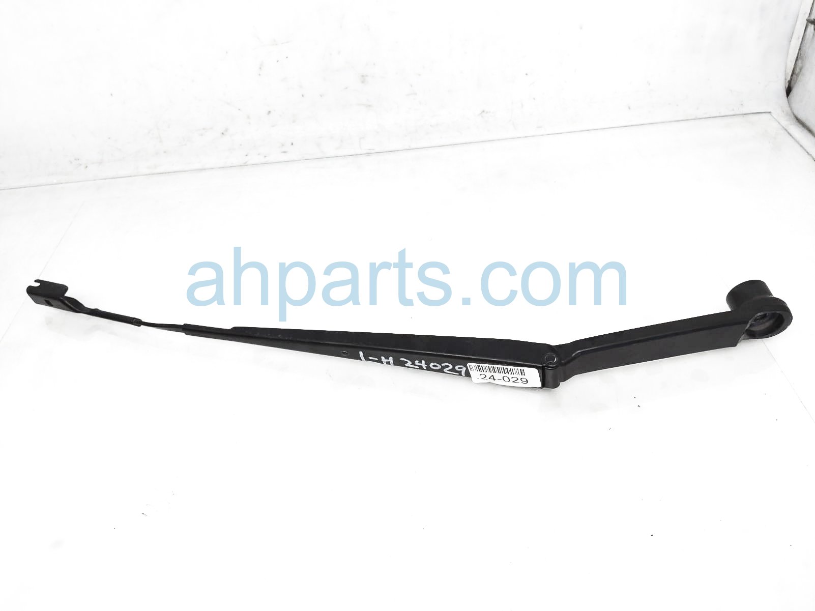 $35 Subaru LH SIDE WINDSHIELD WIPER ARM $35 Subaru LH SIDE WINDSHIELD WIPER ARM