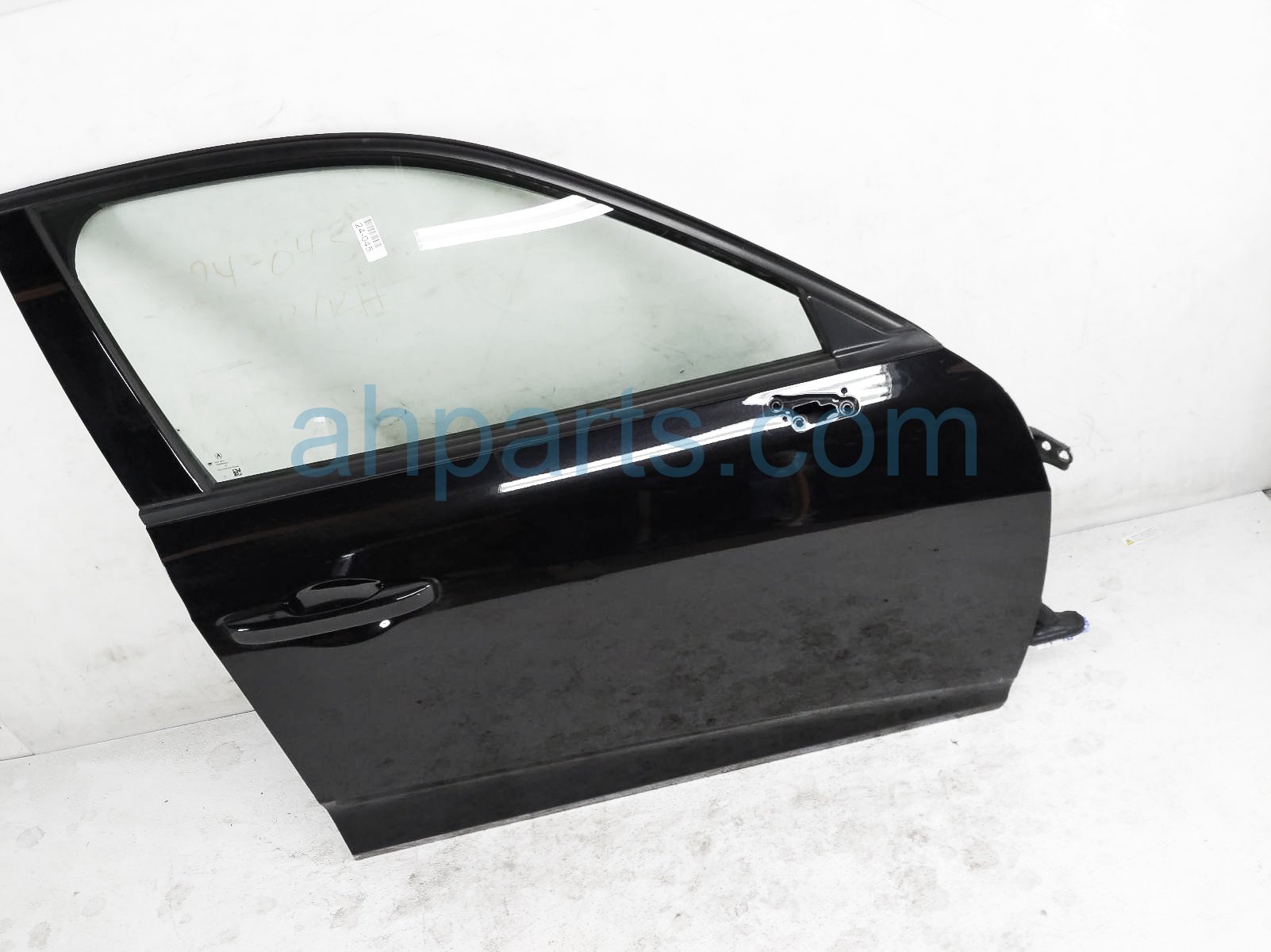 $1100 Acura FR/RH DOOR - BLACK - NO MIRROR/TRIM