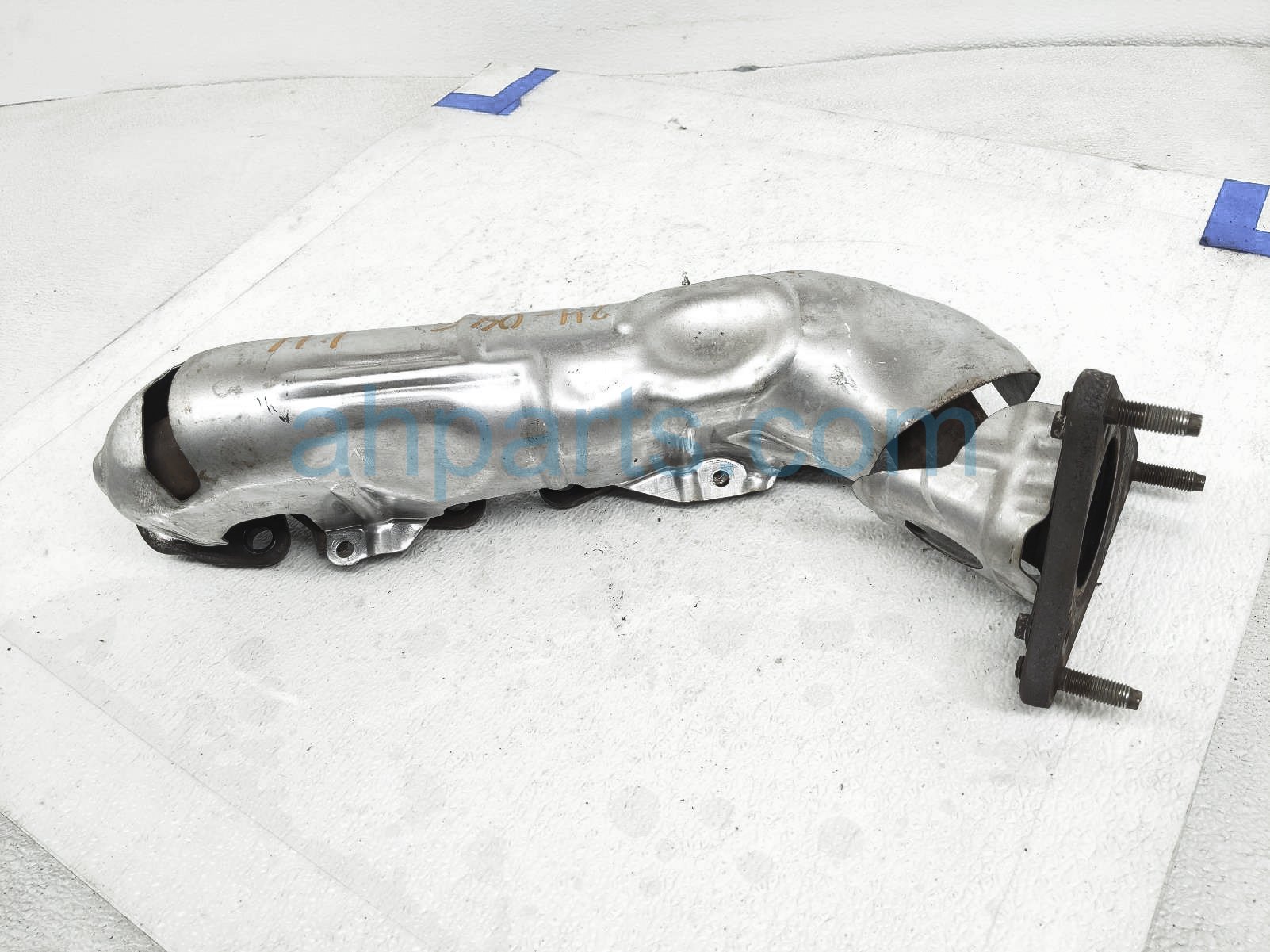 $85 Lexus LEFT SIDE EXHAUST MANIFOLD $85 Lexus LEFT SIDE EXHAUST MANIFOLD