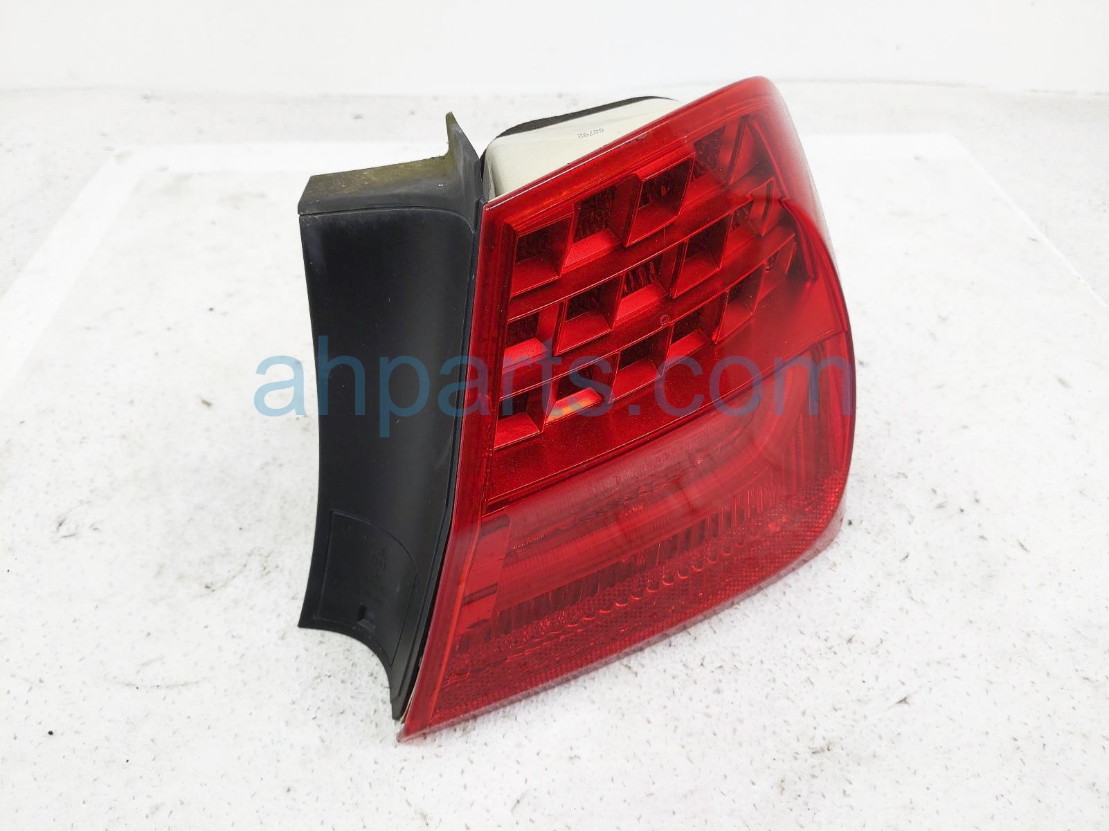 $68 BMW RH TAIL LAMP / LIGHT (ON BODY) $68 BMW RH TAIL LAMP / LIGHT (ON BODY)