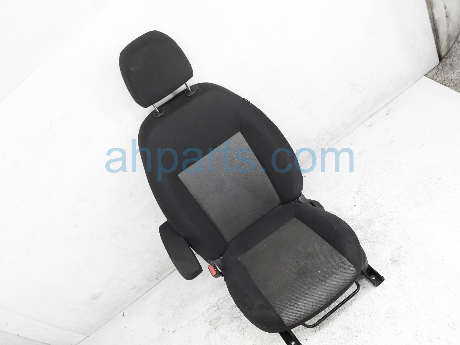 $250 Dodge FR/LH SEAT - CLOTH BLACK / GREY * $250 Dodge FR/LH SEAT - CLOTH BLACK / GREY *