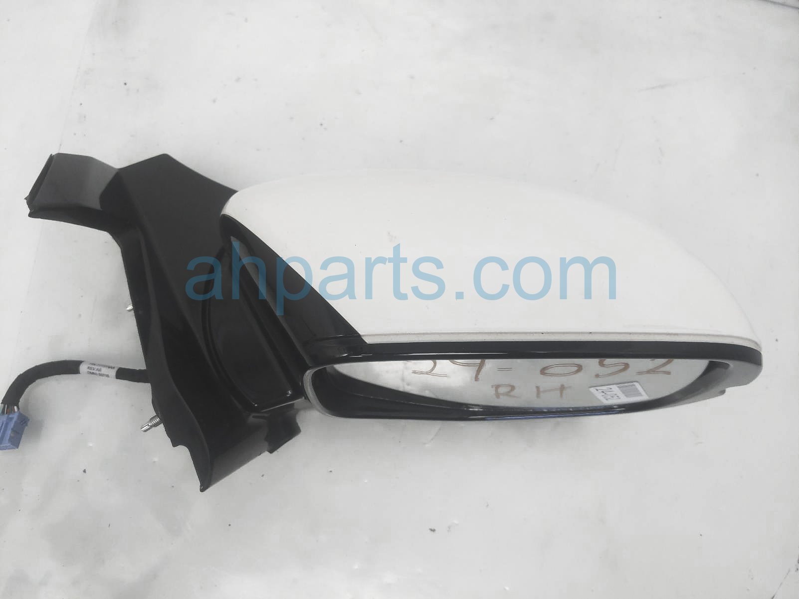 Sold 2017 Honda Pilot Rear Passenger Side View Mirror - White