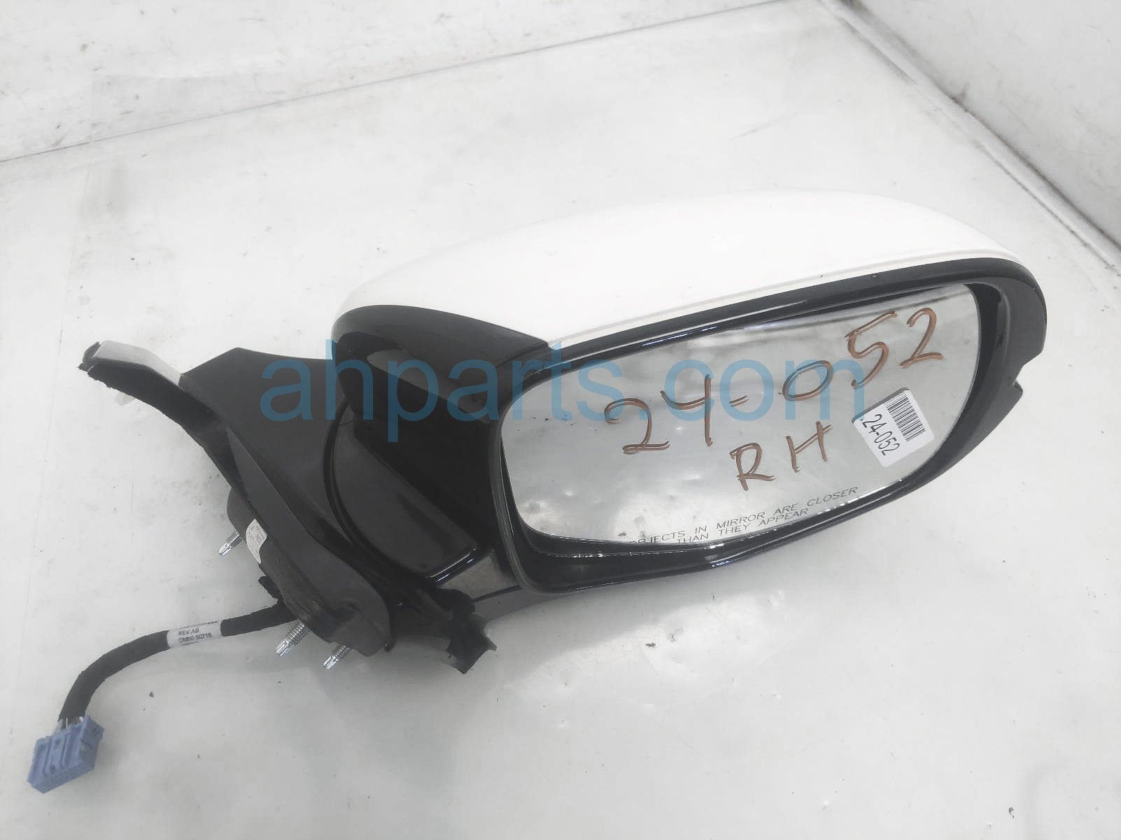 Sold 2017 Honda Pilot Rear Passenger Side View Mirror - White