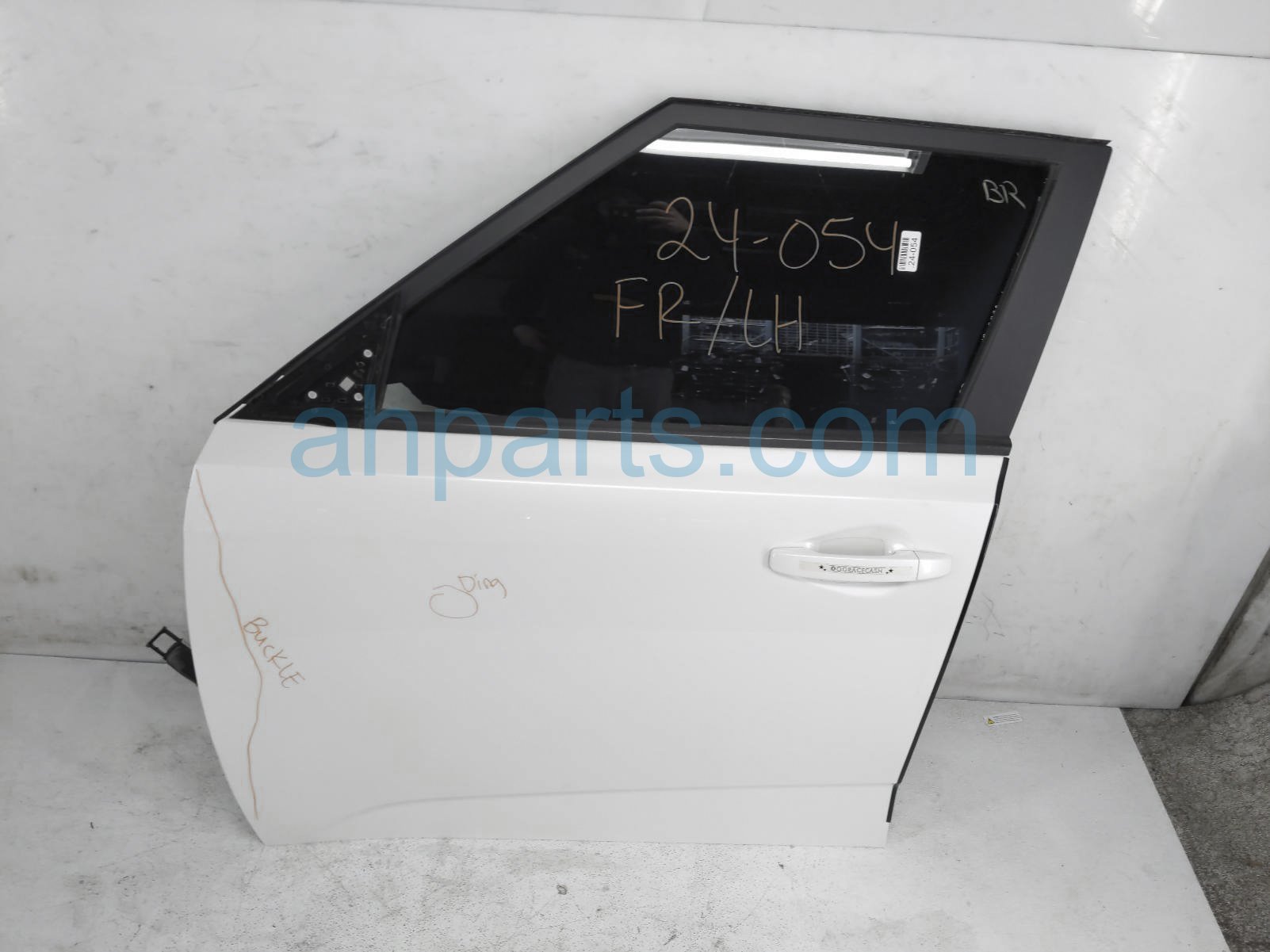 $395 Kia FR/LH DOOR - WHITE - NO MIRROR/TRIM* $395 Kia FR/LH DOOR - WHITE - NO MIRROR/TRIM*