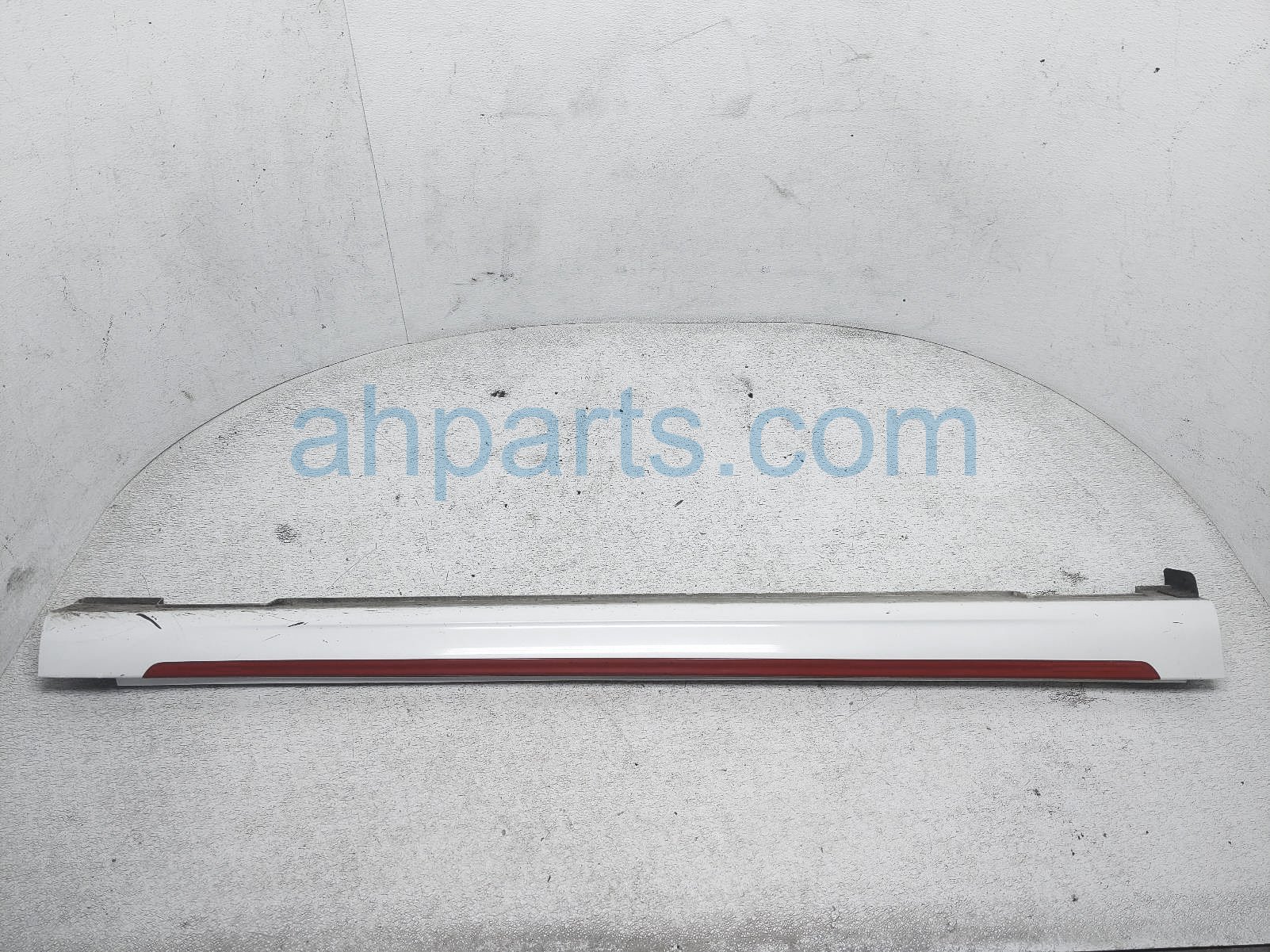 $149 Kia RH SIDE SKIRT / MOLDING - WHITE GT $149 Kia RH SIDE SKIRT / MOLDING - WHITE GT